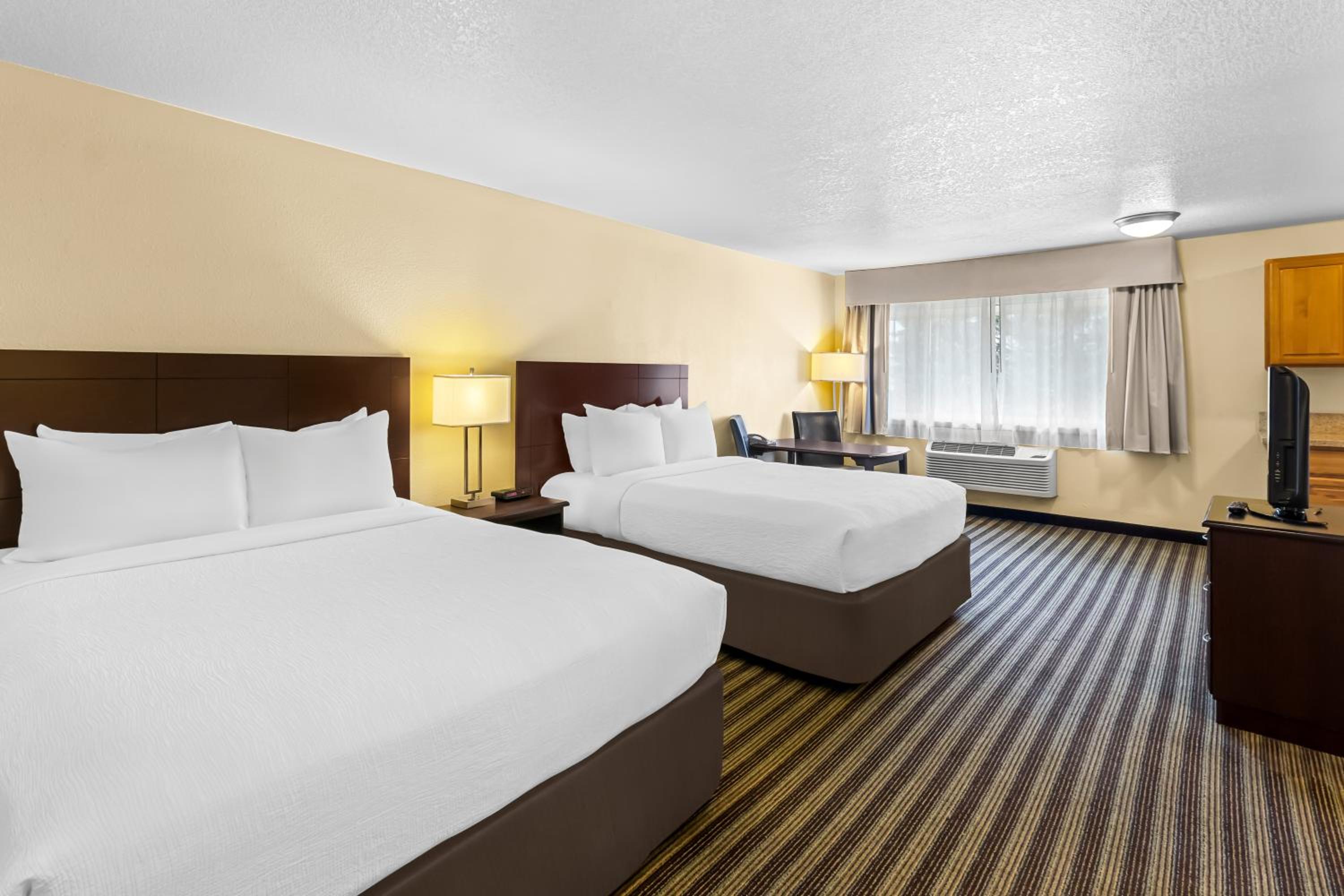 Efficiency Queen Room with Two Queen Beds - Non-Smoking - Photo 6