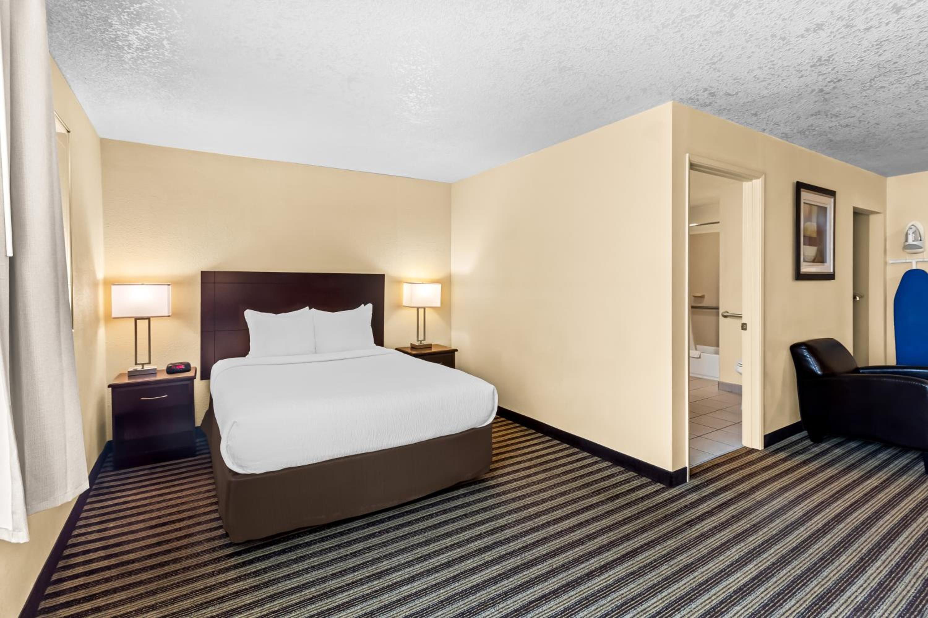 Queen Room - Accessible/Nonsmoking - Photo 1