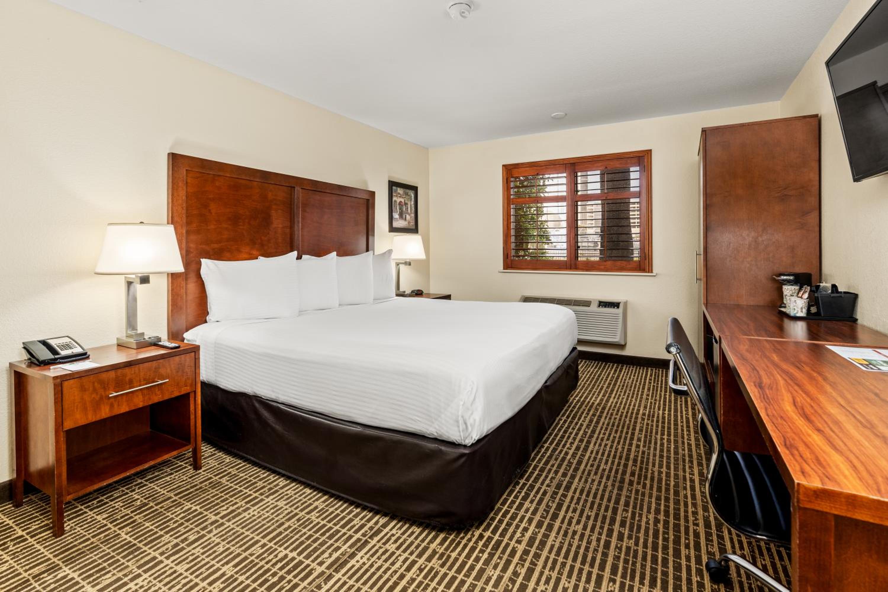King Room - Disability Access/Non-Smoking - Photo 2
