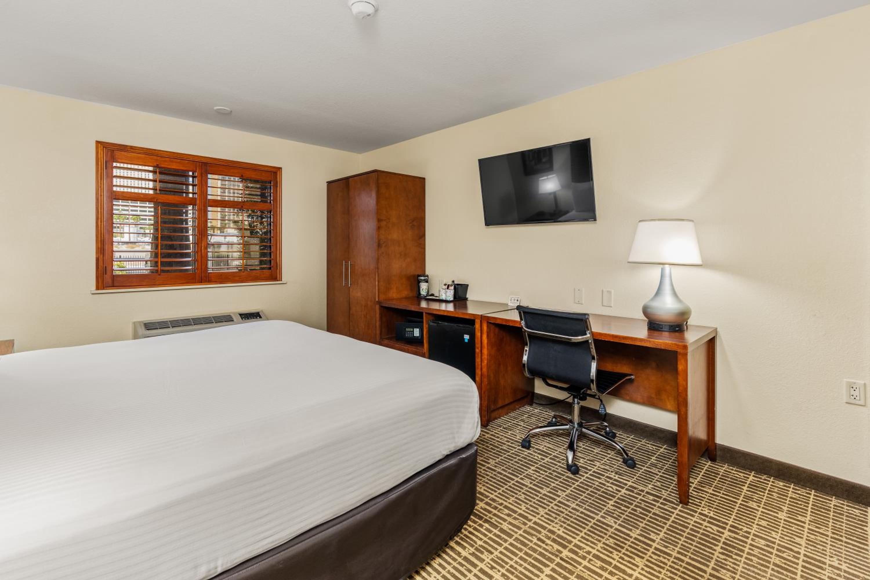 King Room - Disability Access/Non-Smoking - Photo 8