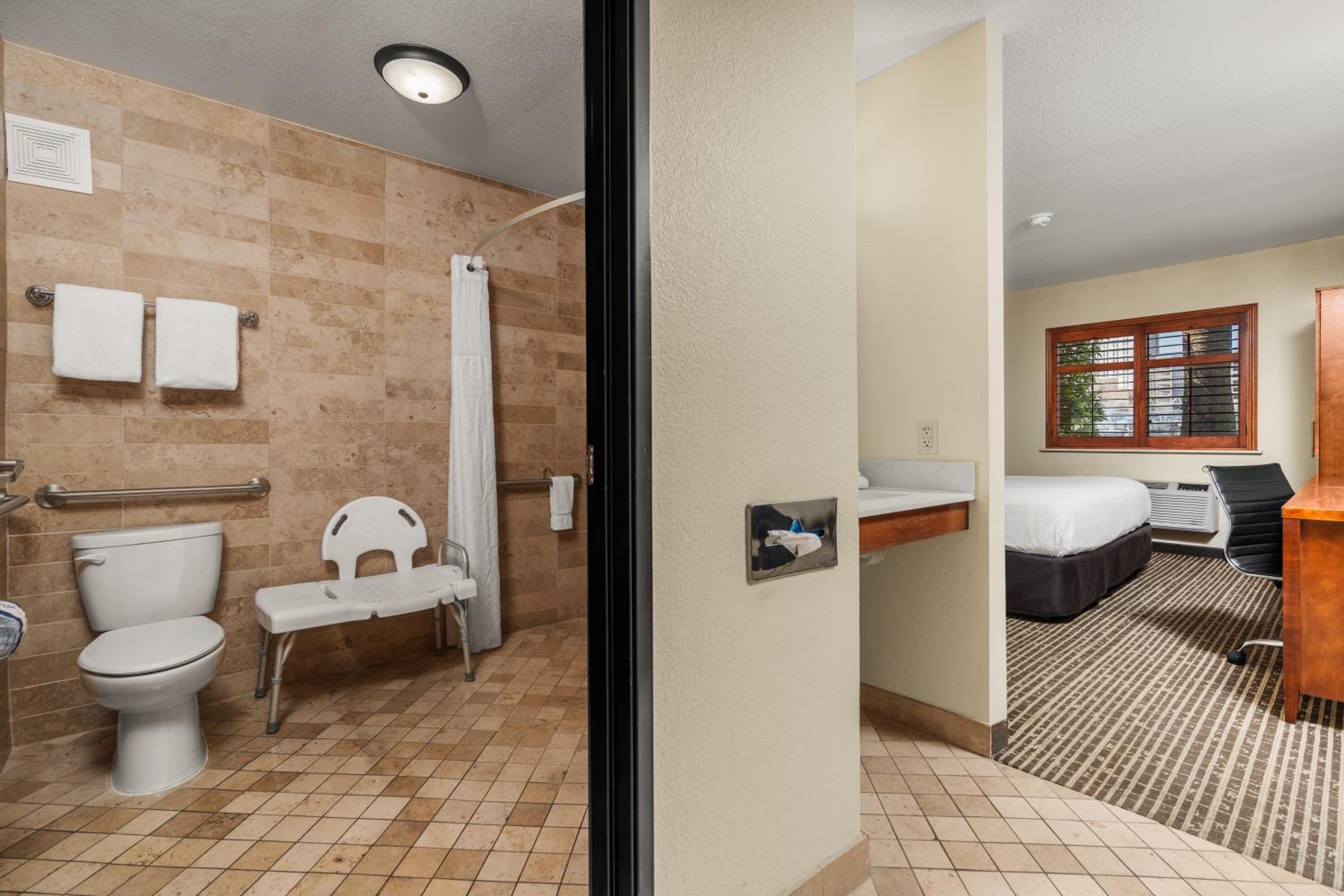 King Room - Disability Access/Non-Smoking - Photo 11