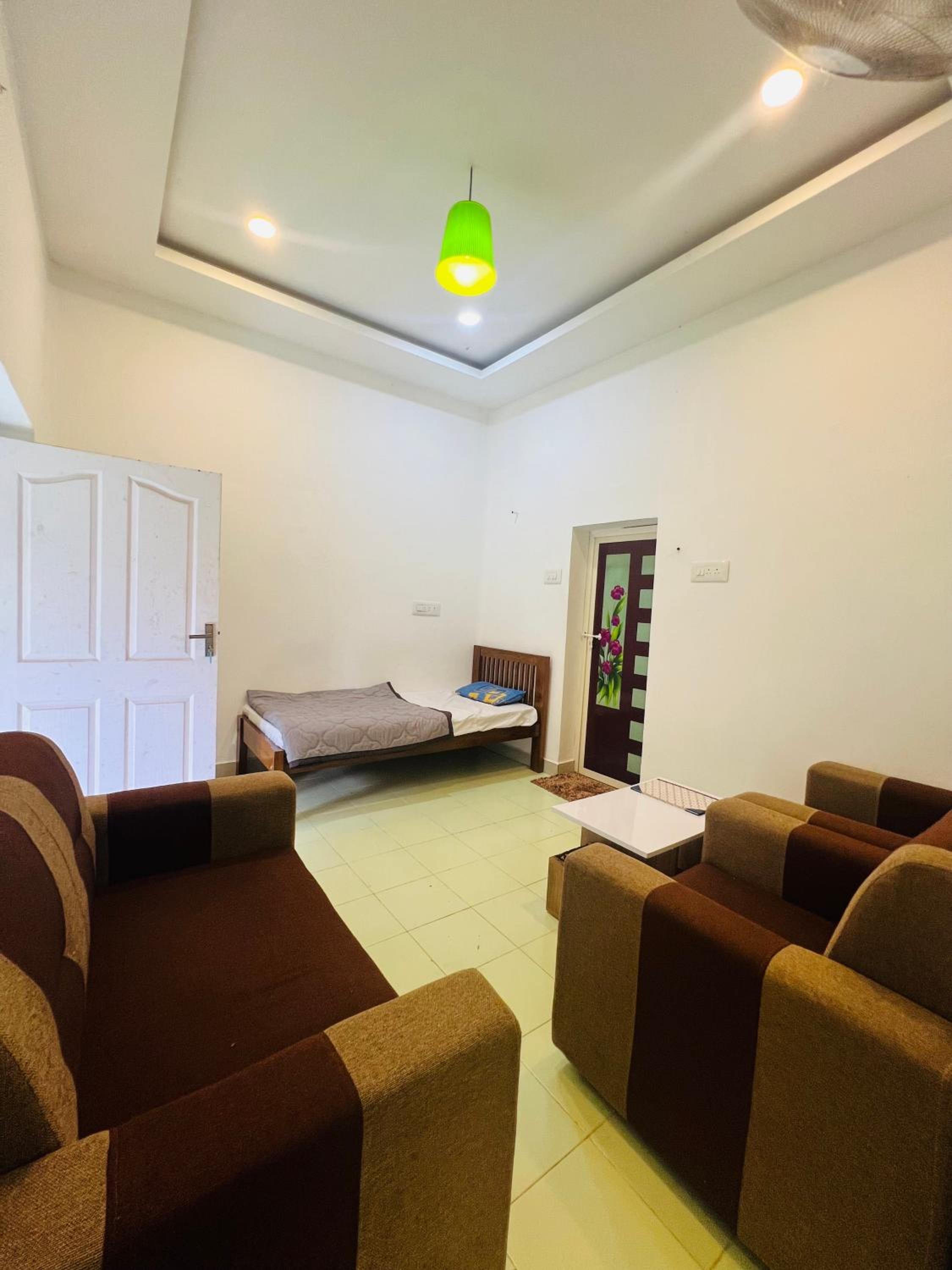 Deluxe King Suite photo 2