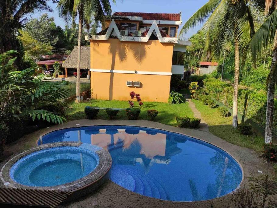 Five-Bedroom House photo 1