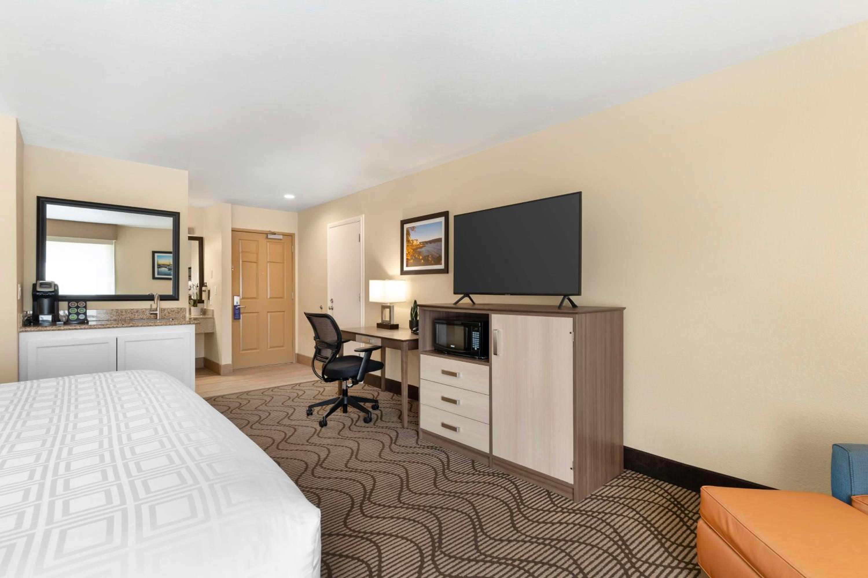 King Room - Non-Smoking - Photo 1