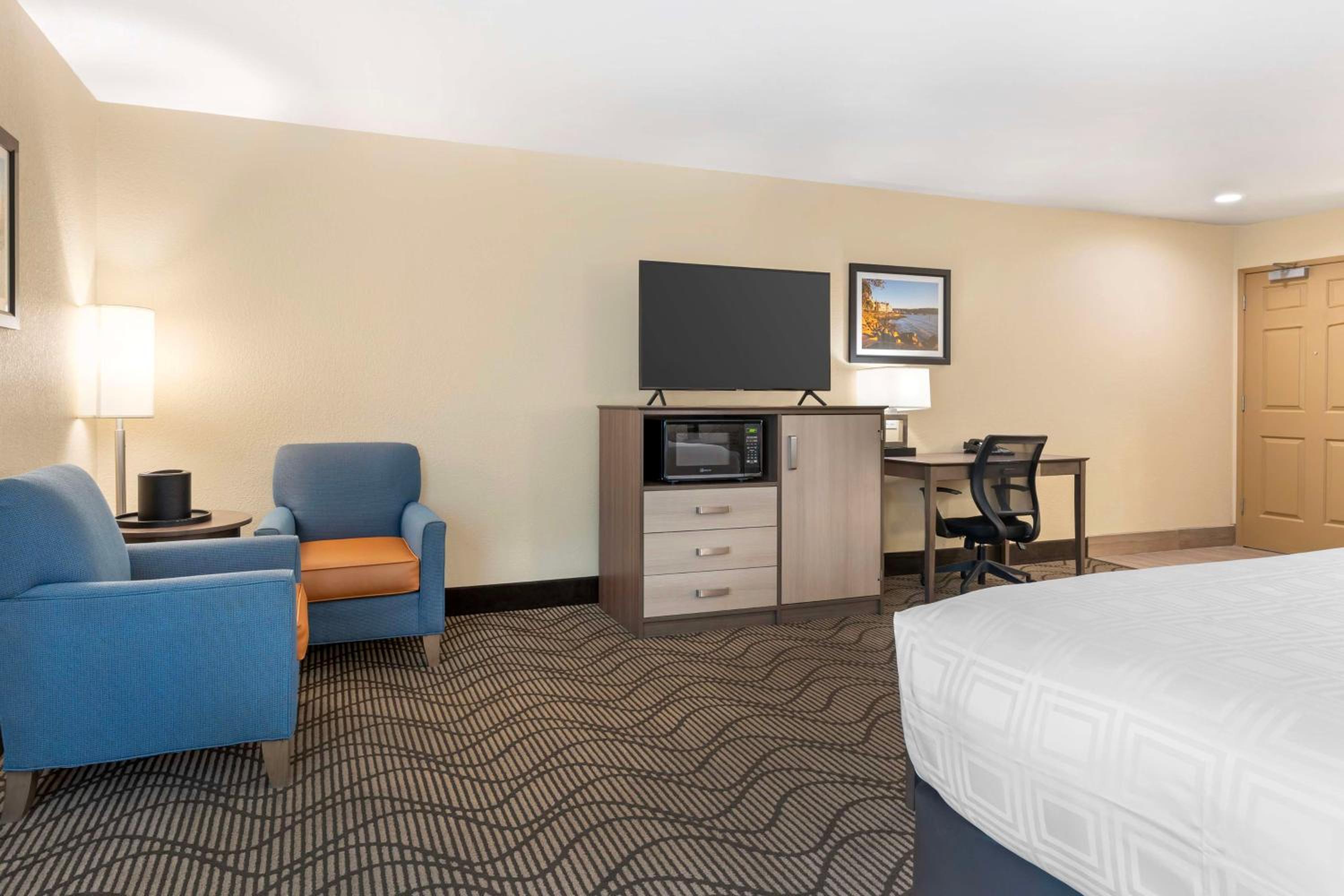 King Room with Kitchenette - Non-Smoking - Photo 1
