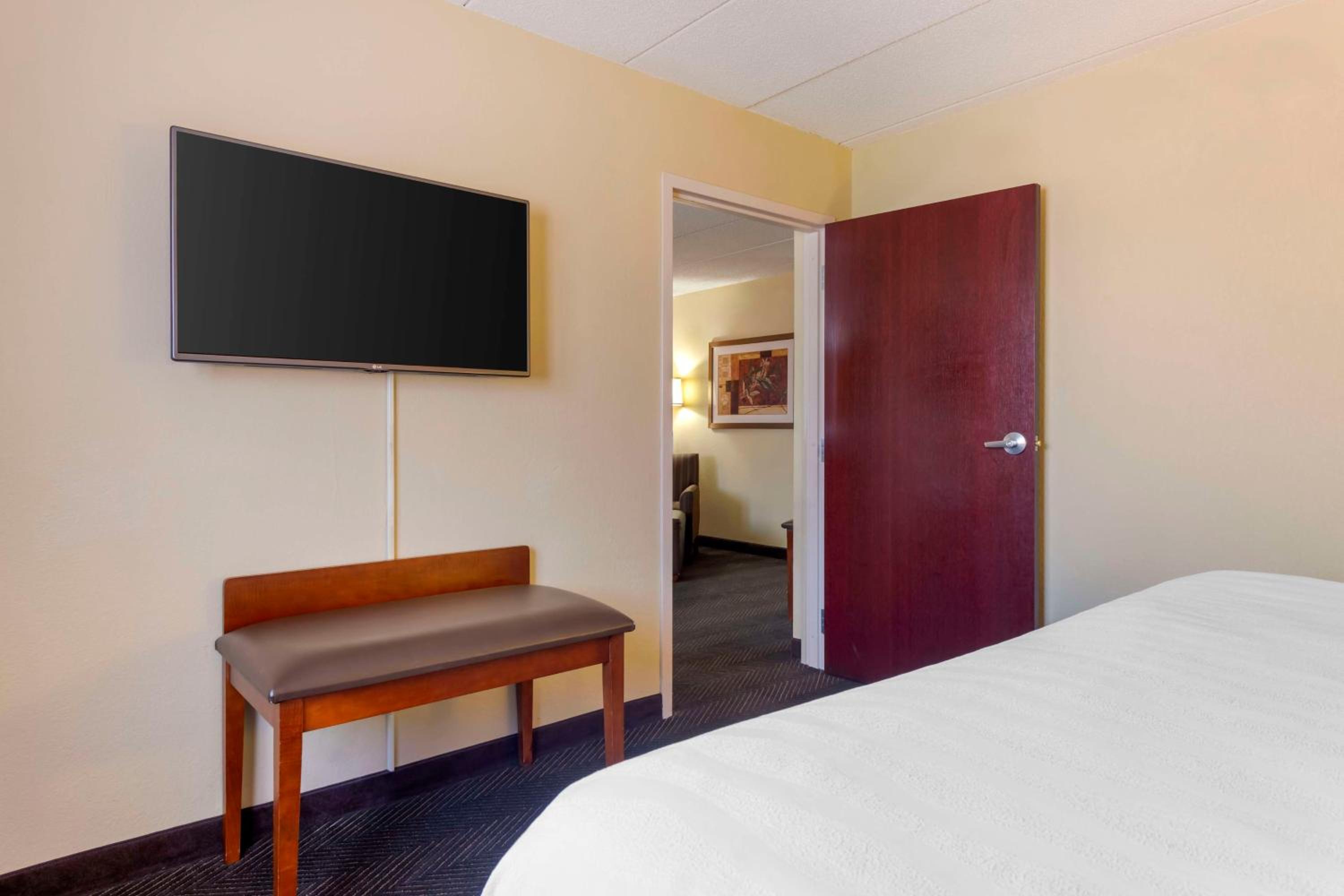 One-Bedroom King Suite with Sofa Bed - Non-Smoking - Photo 1