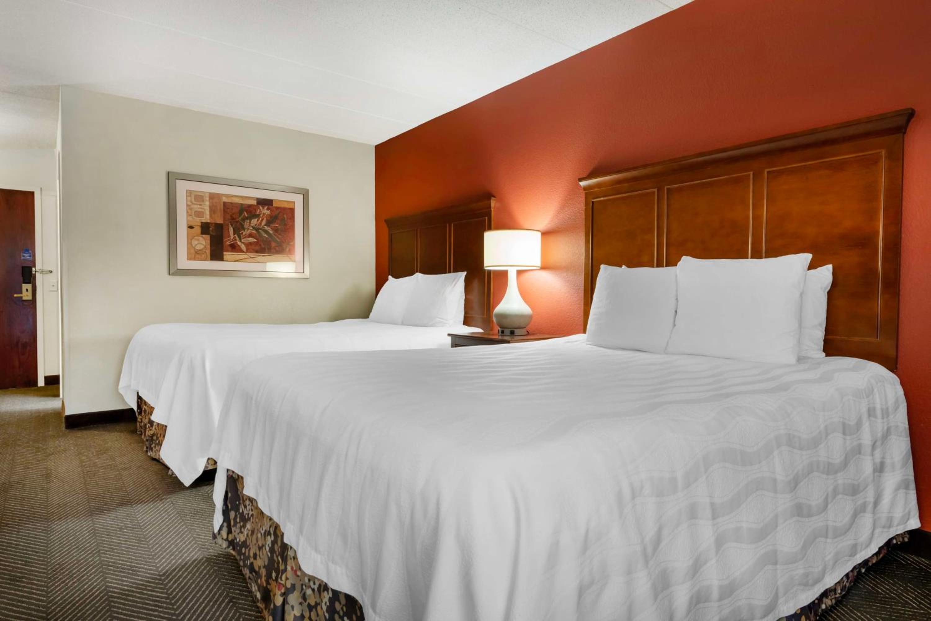 Queen Room with Two Queen Beds - Non-Smoking - Photo 1