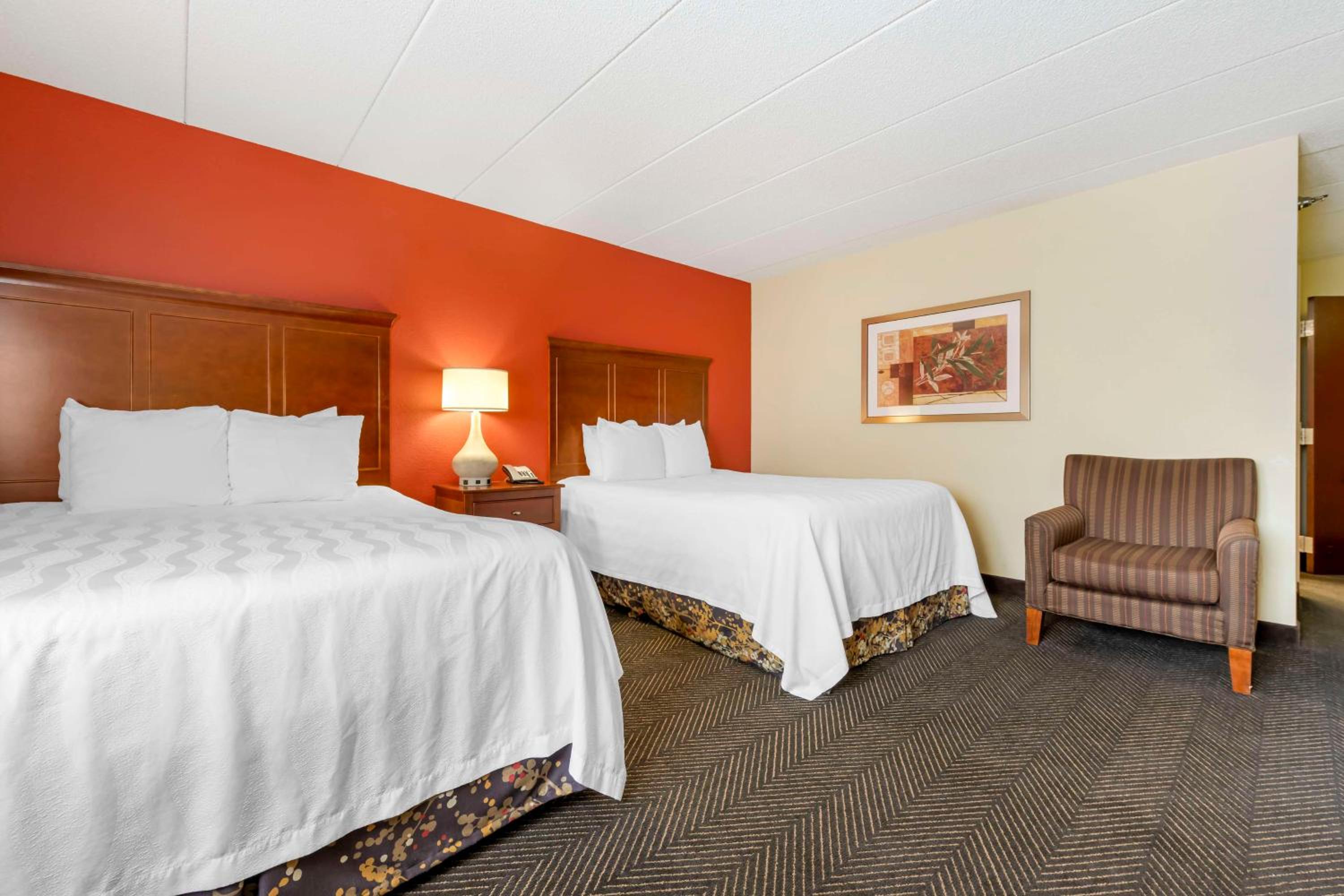 Queen Room with Two Queen Beds and Roll-In Shower - Mobility Access/Non-Smoking - Photo 1