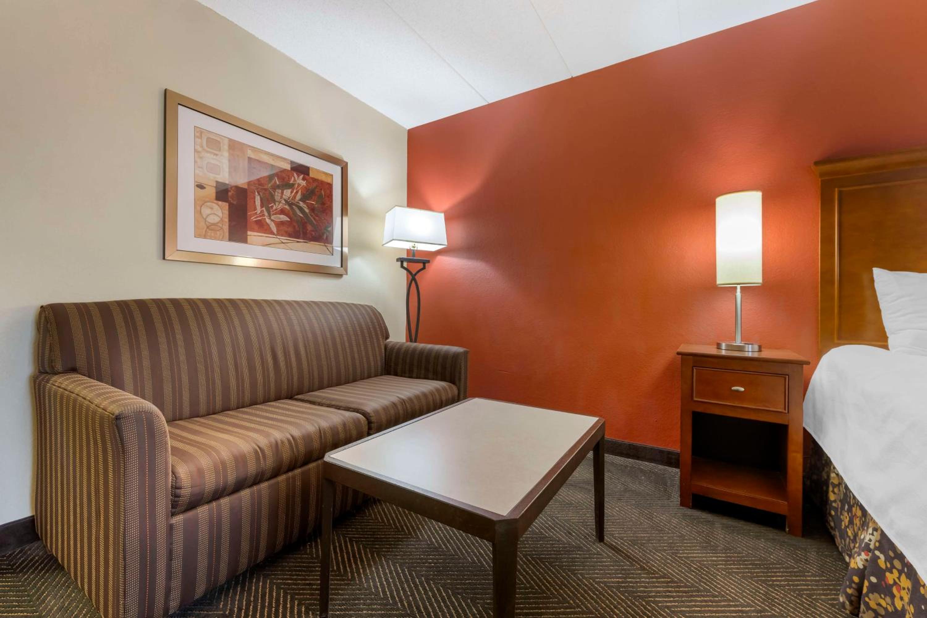 King Room with Sofa Bed - Non-Smoking - Photo 3