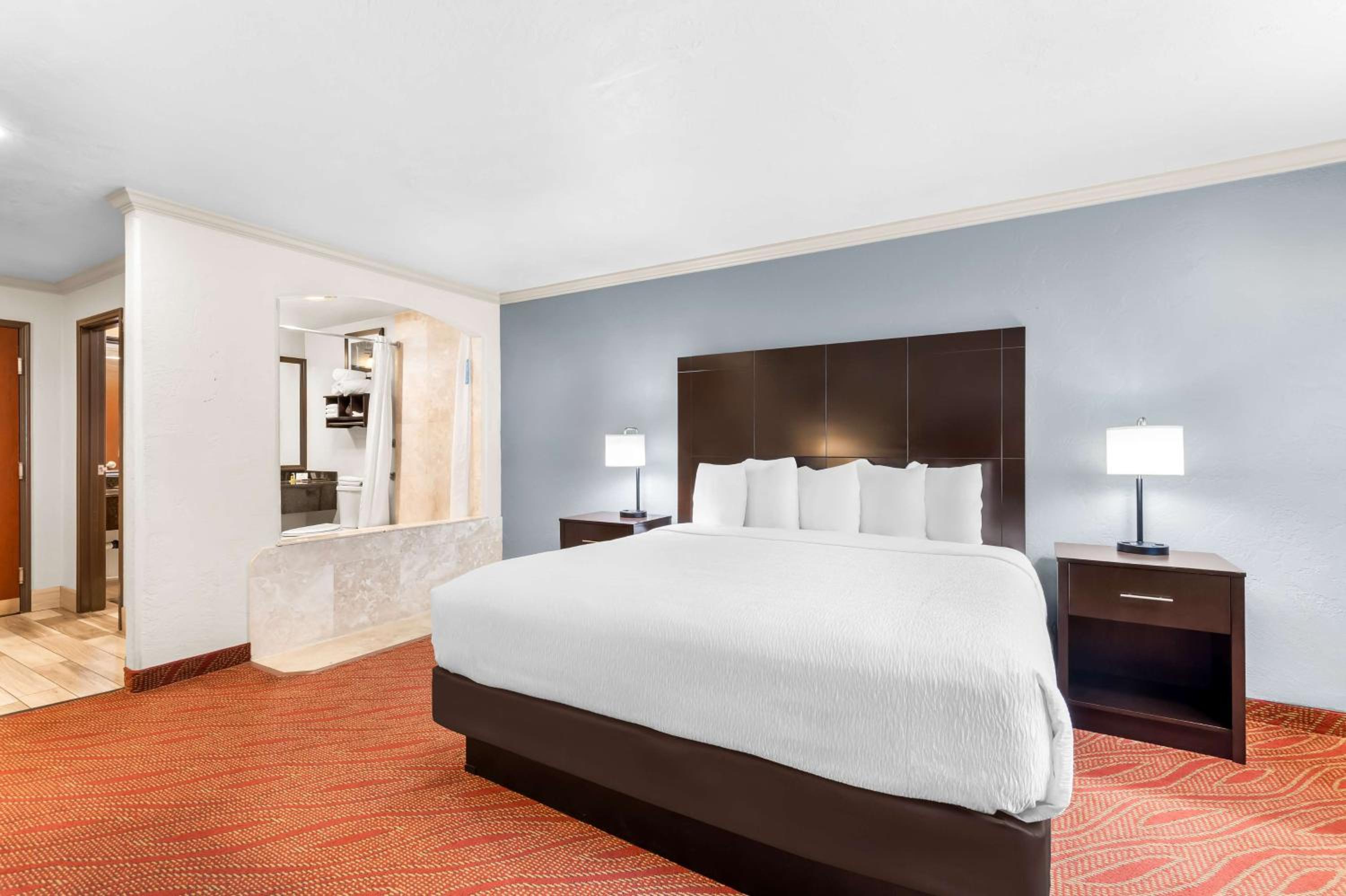 Large King Room with Jetted Tub - Photo 1