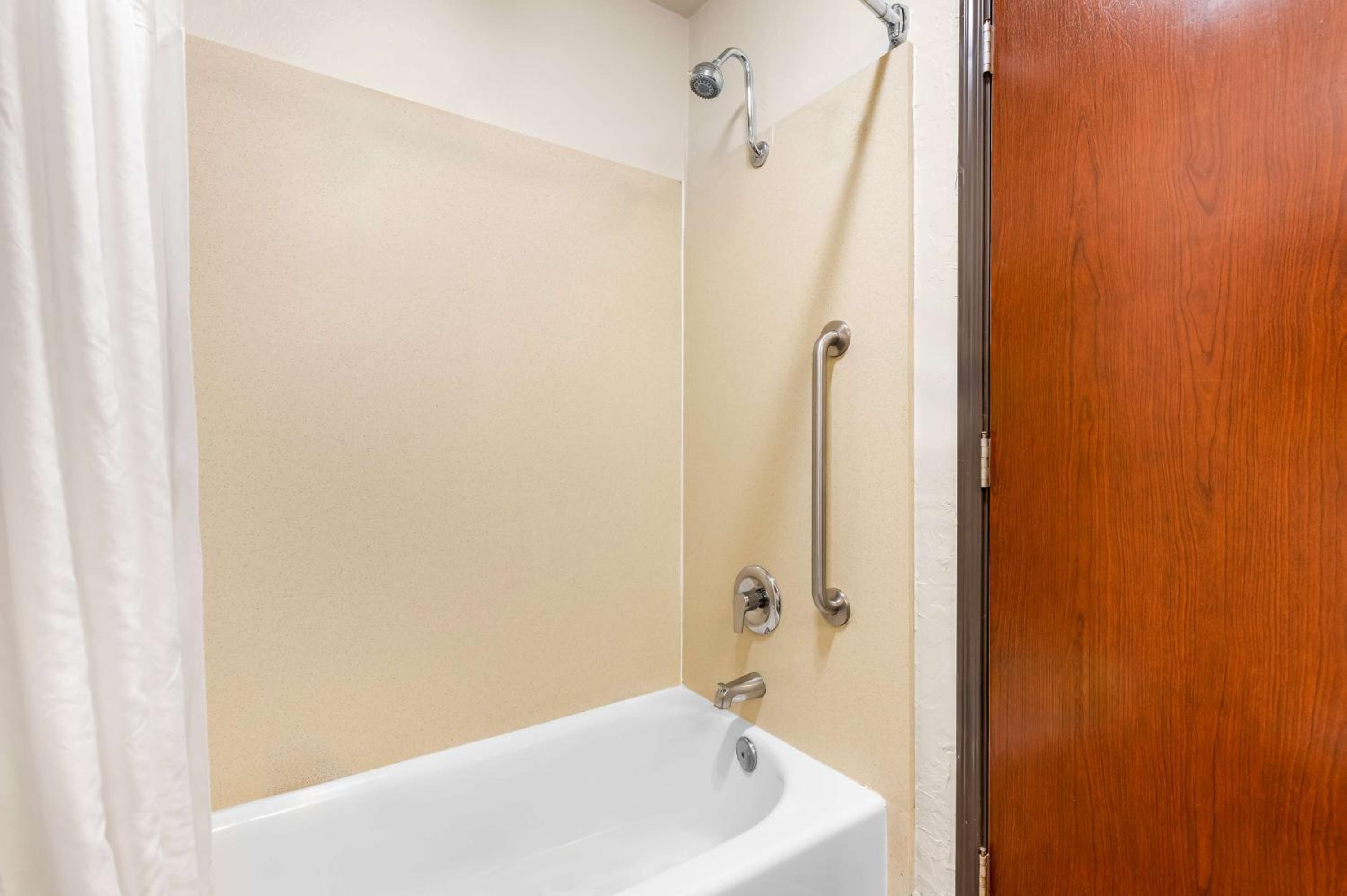 King Room - Non-Smoking - Photo 6