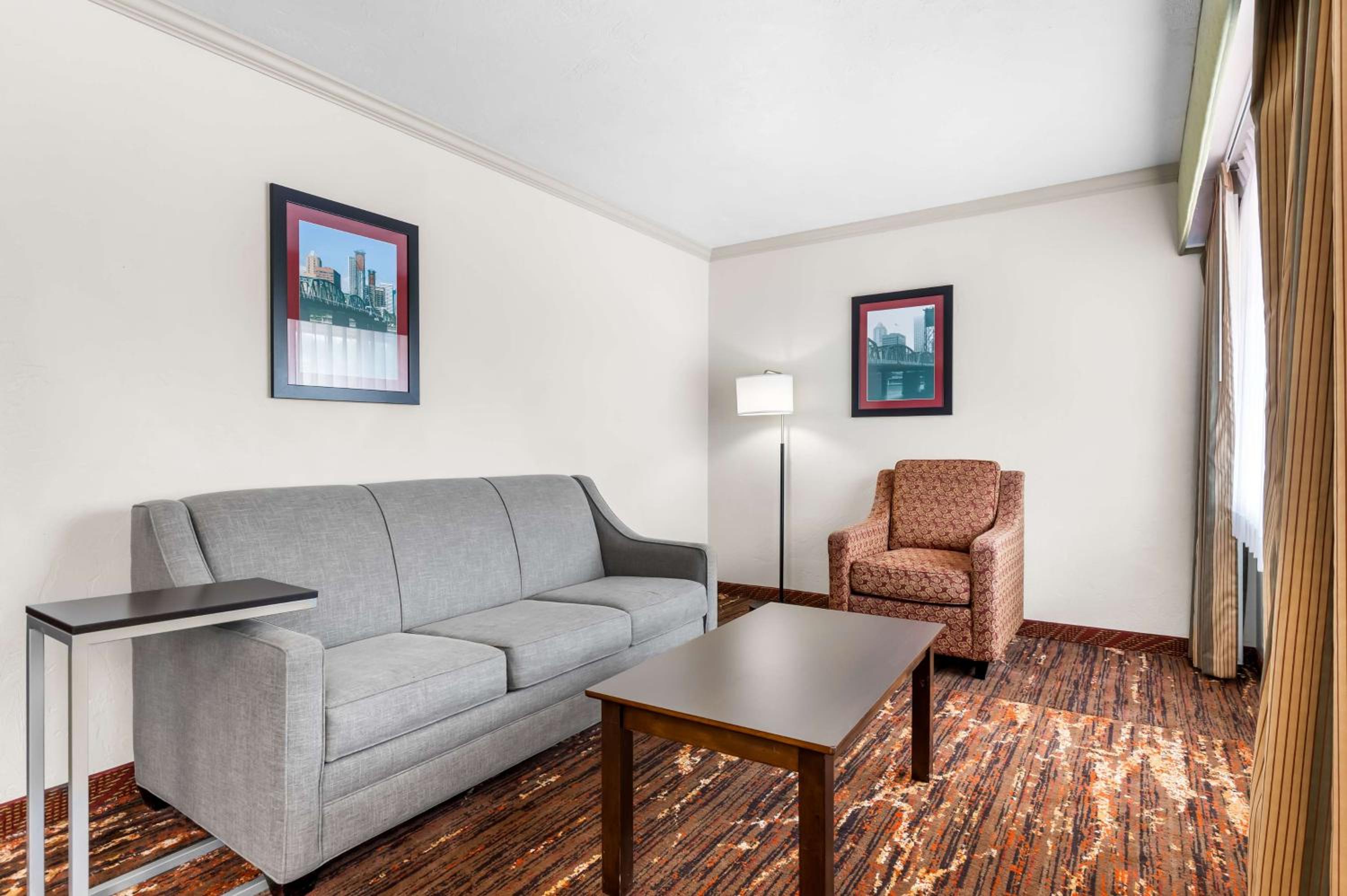 Larger King Room  - Photo 1