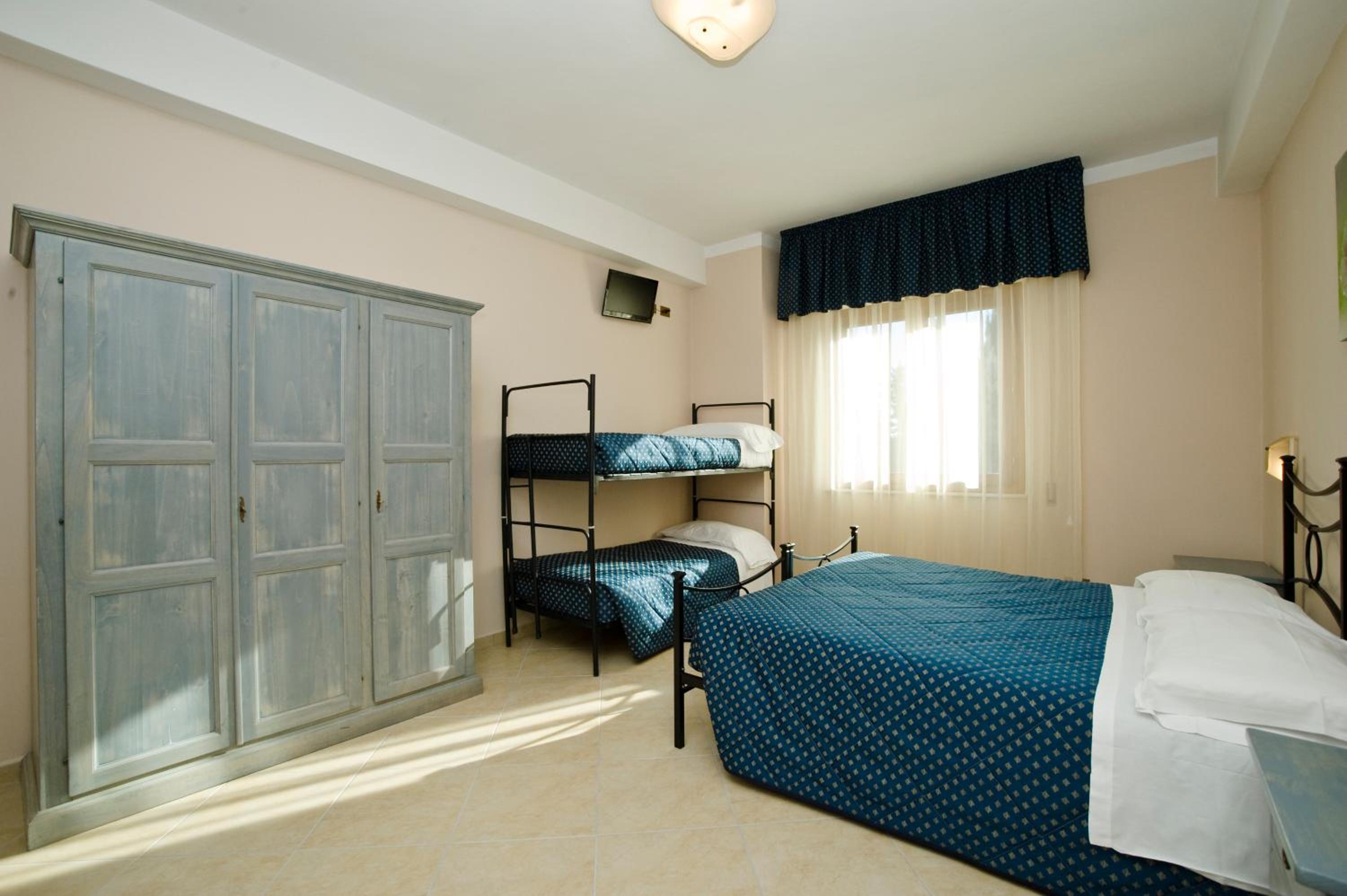 Standard Room- Disability Access photo 3