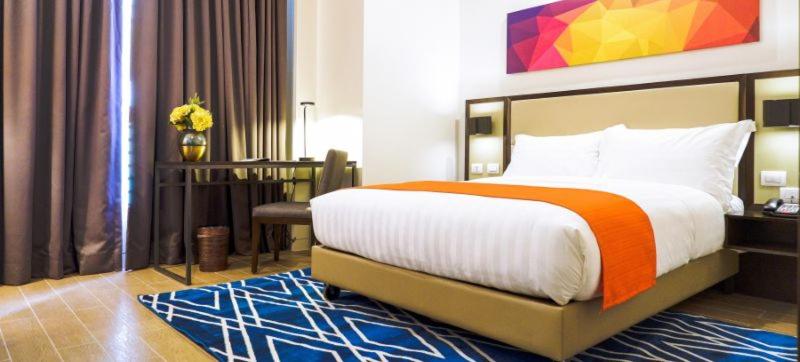 Executive Suite - Photo 1