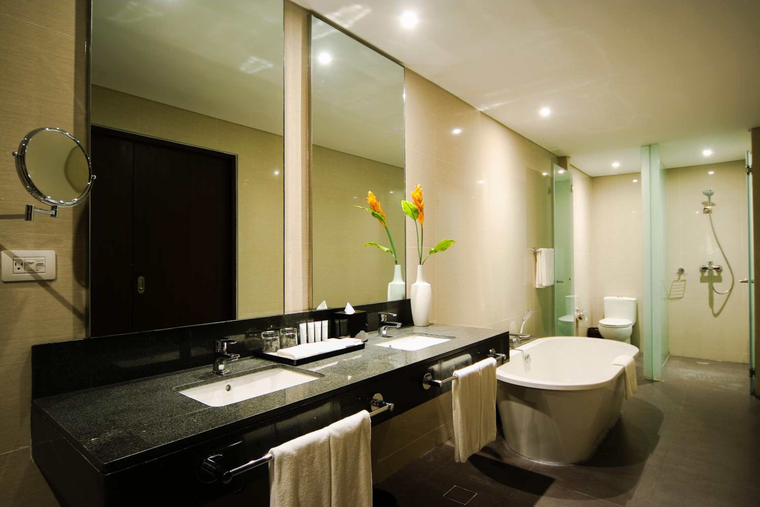 Executive Suite - Photo 3