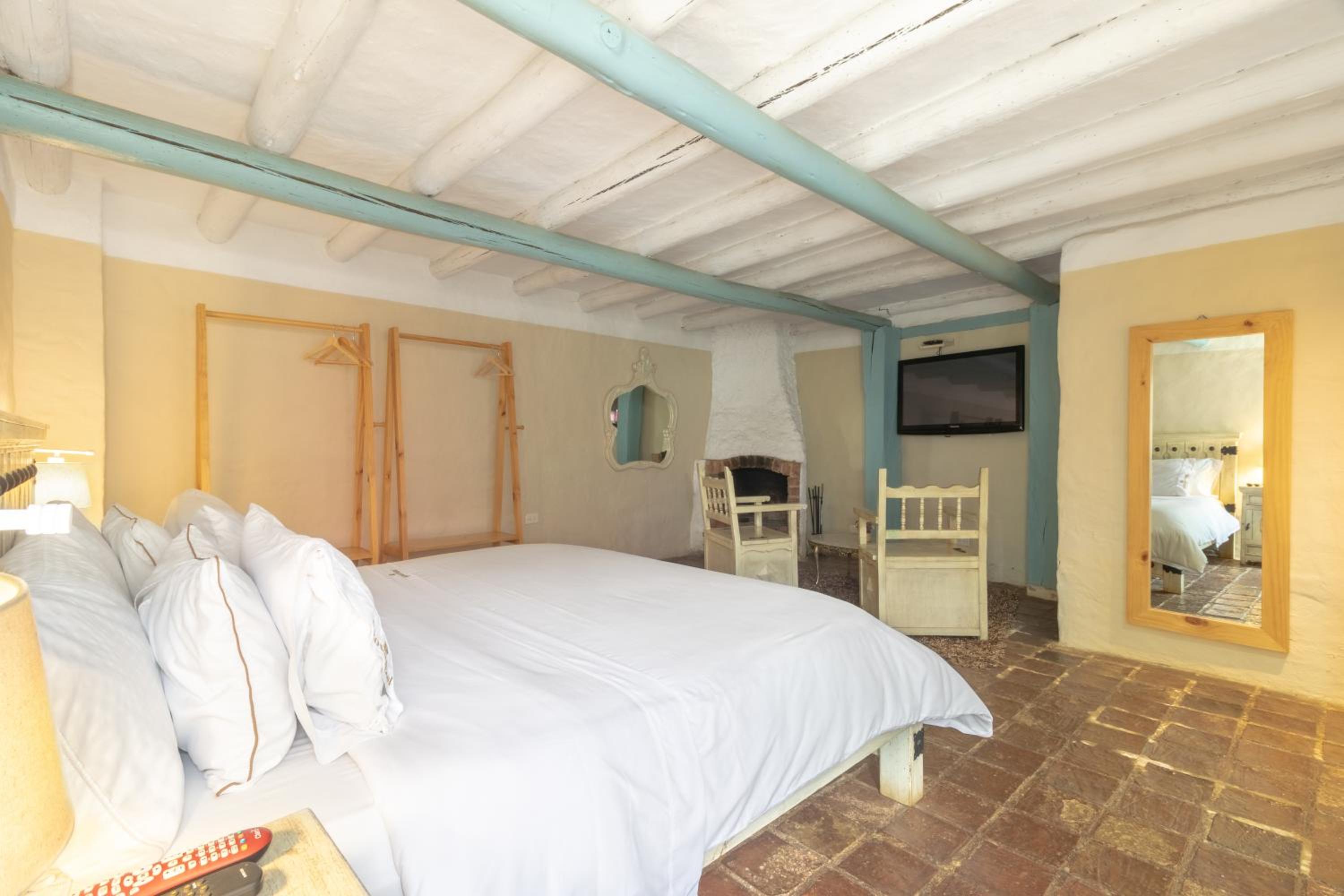 Deluxe King Suite photo 2