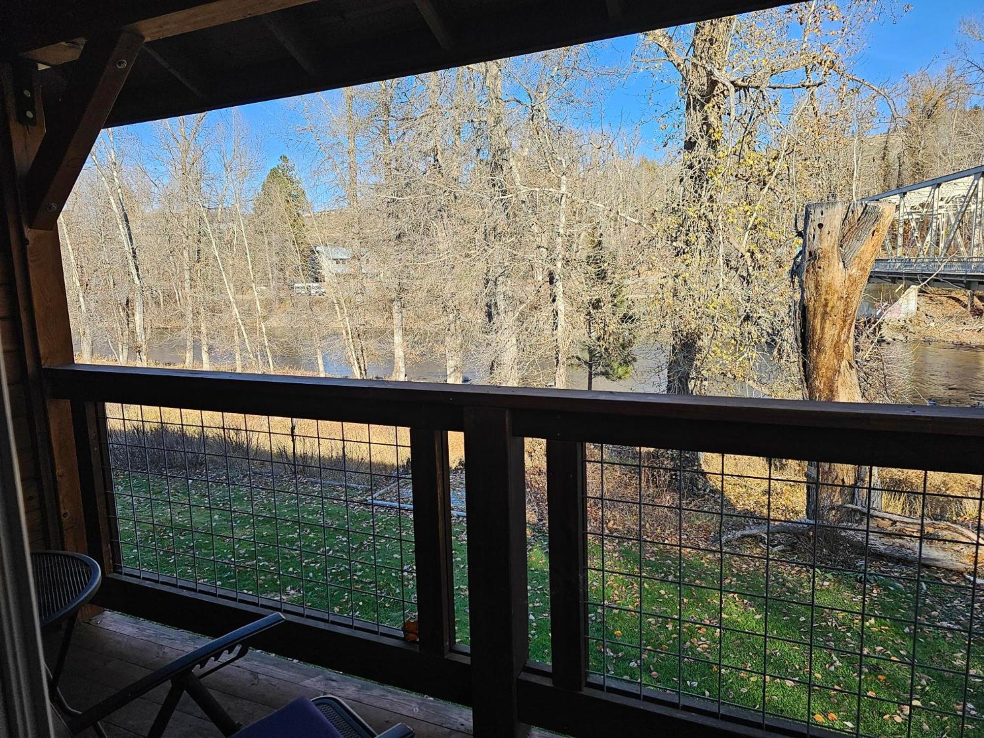 River Front King Suite with Sofa Sleeper photo 2