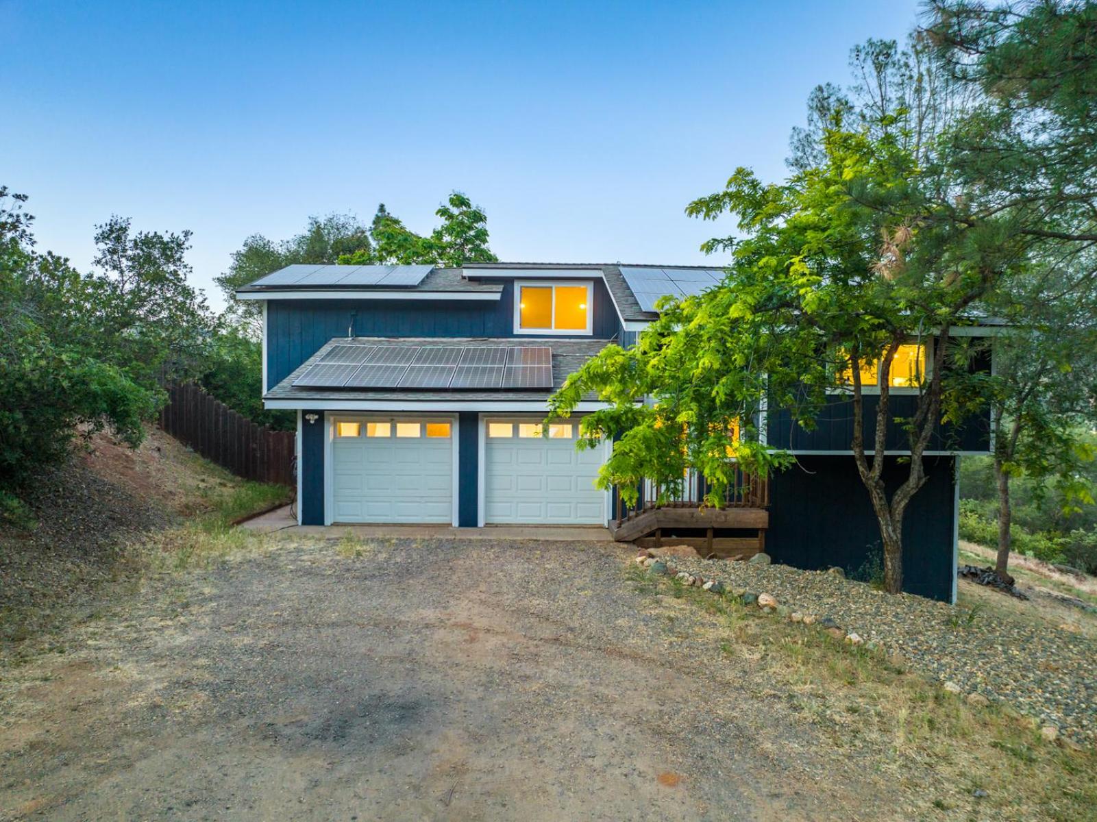 Three-Bedroom House photo 2