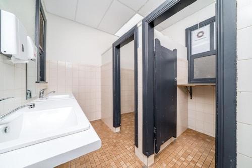 Basic Triple Room with Shared Bathroom photo 2