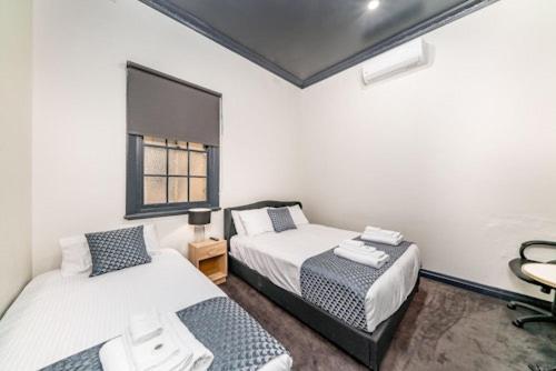 Basic Triple Room with Shared Bathroom photo 1