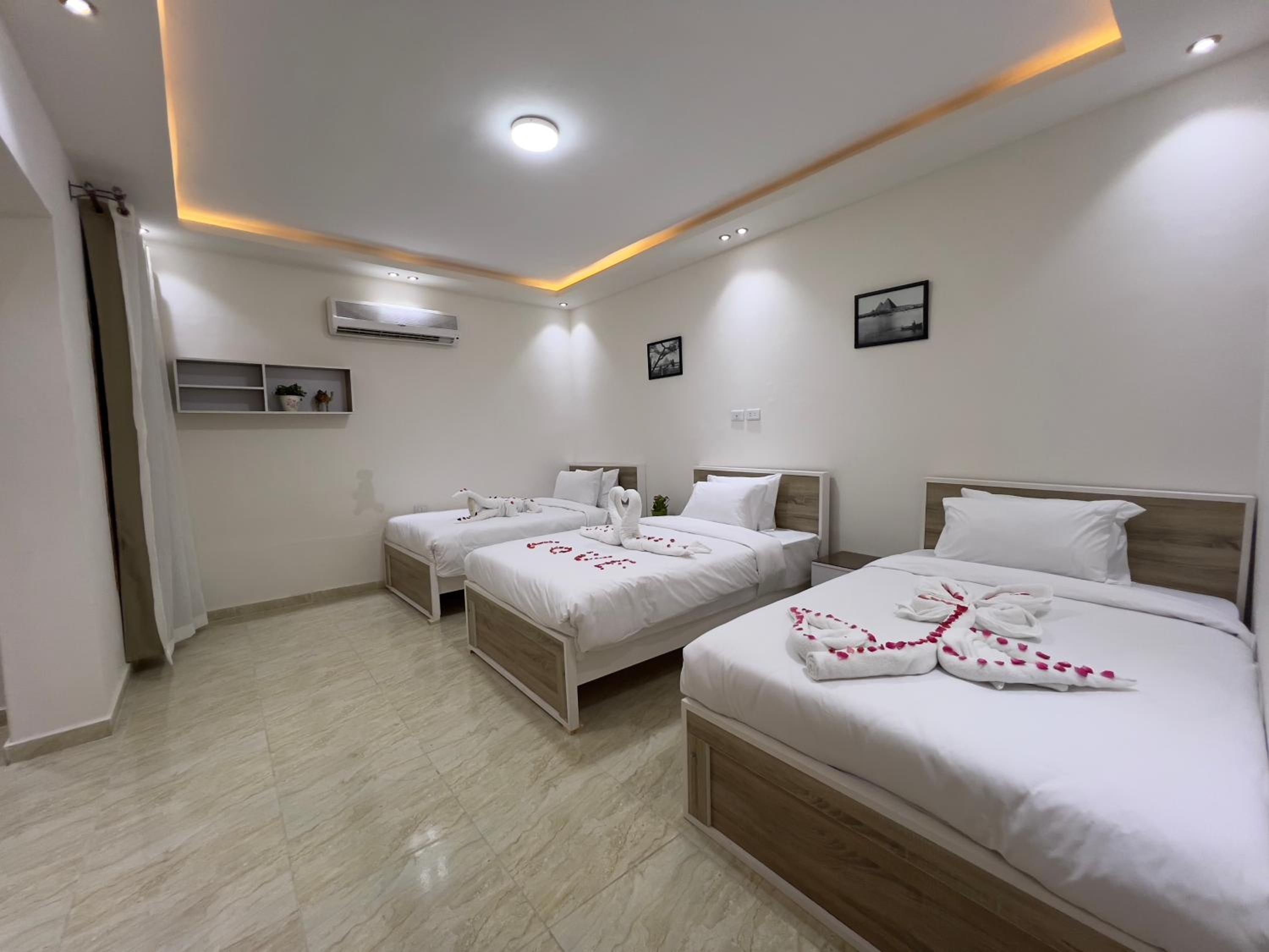 Trible room with balcony with pyramids view  photo 1