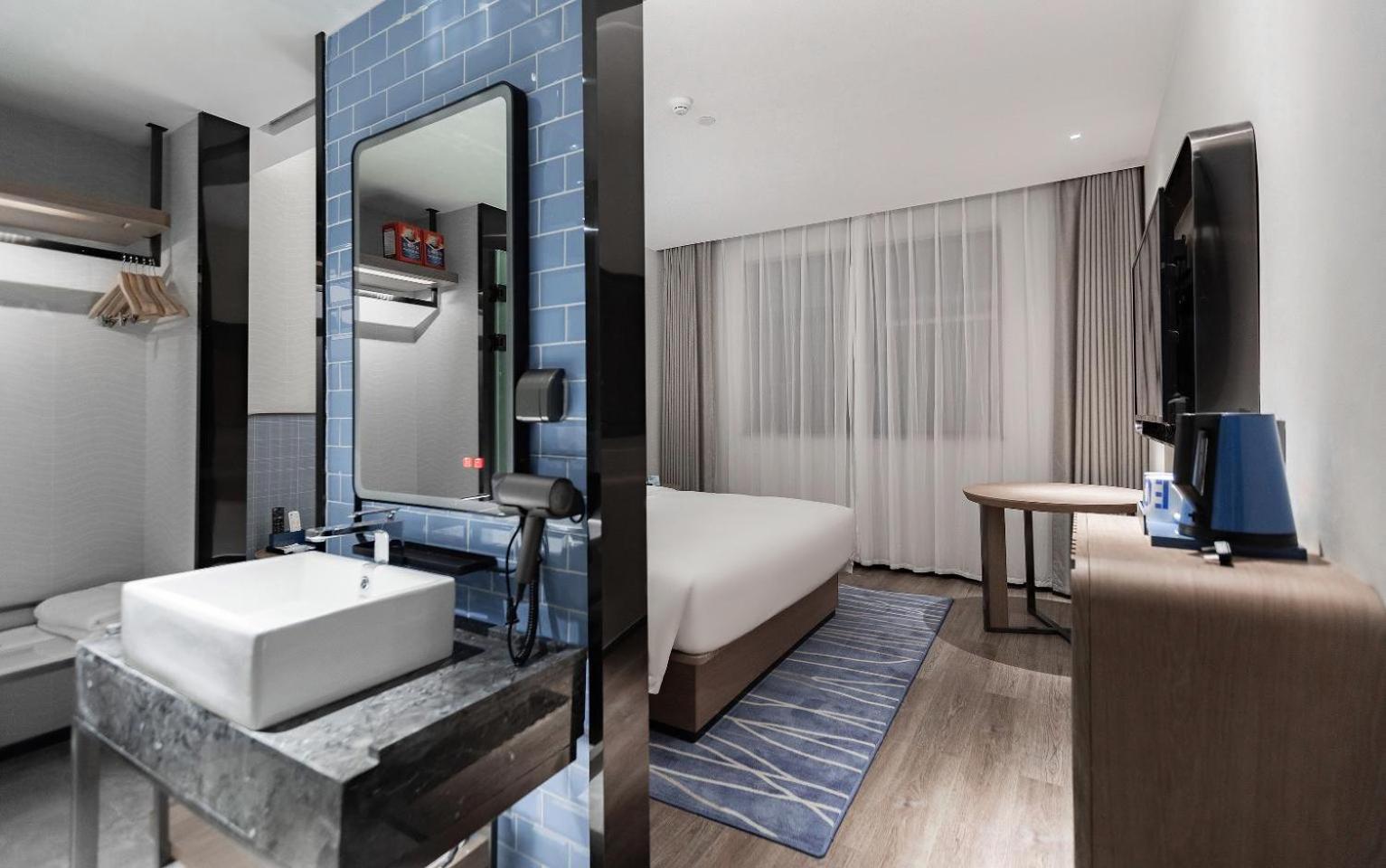 Deluxe Queen Room photo 2