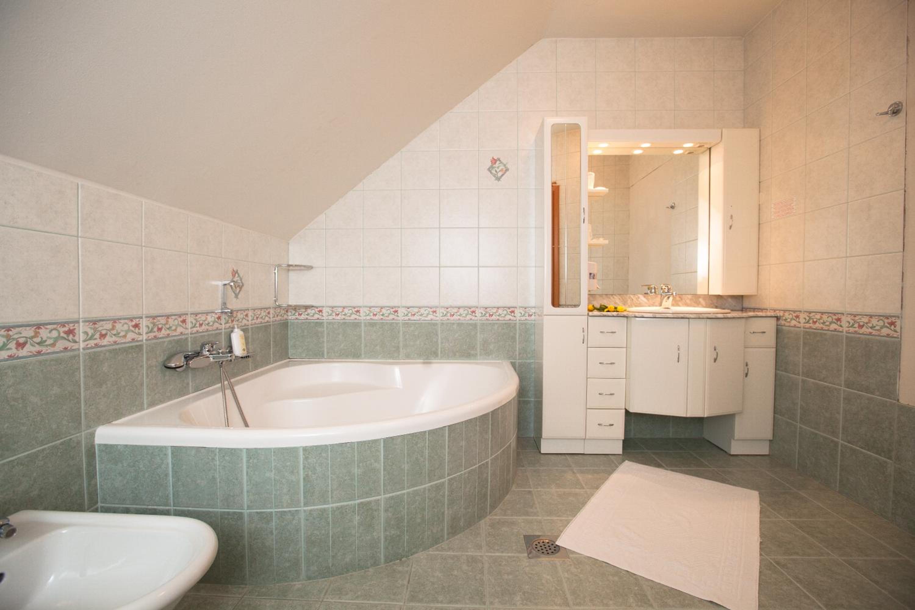 Double or Twin Room - Photo 6