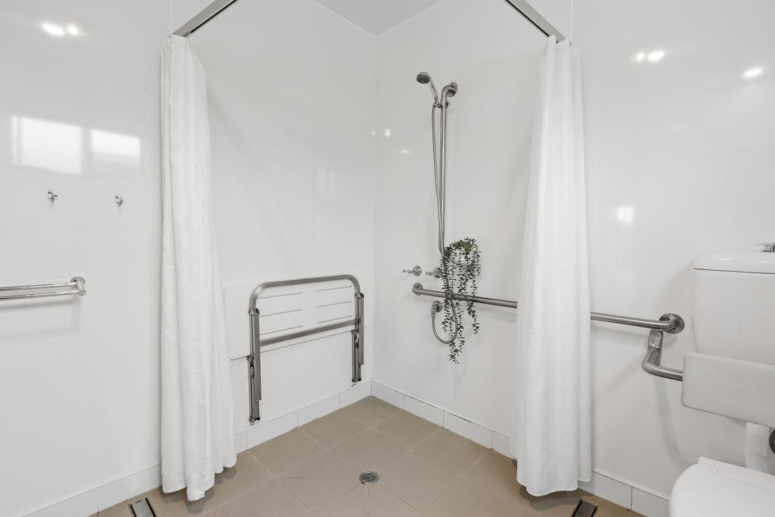 Deluxe Cabin (2BR) - Accessible photo 2
