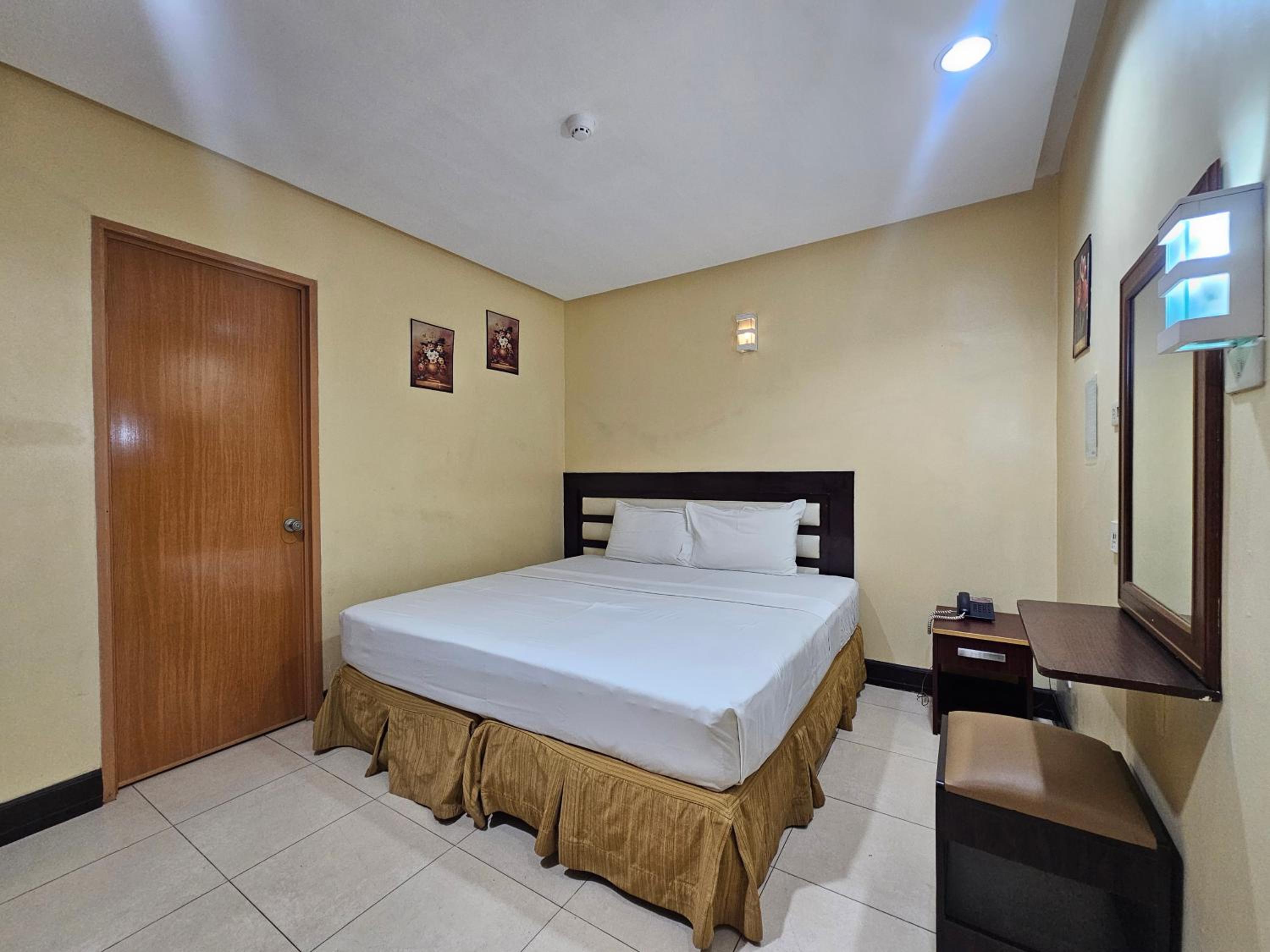 Standard Double or Twin Room photo 1