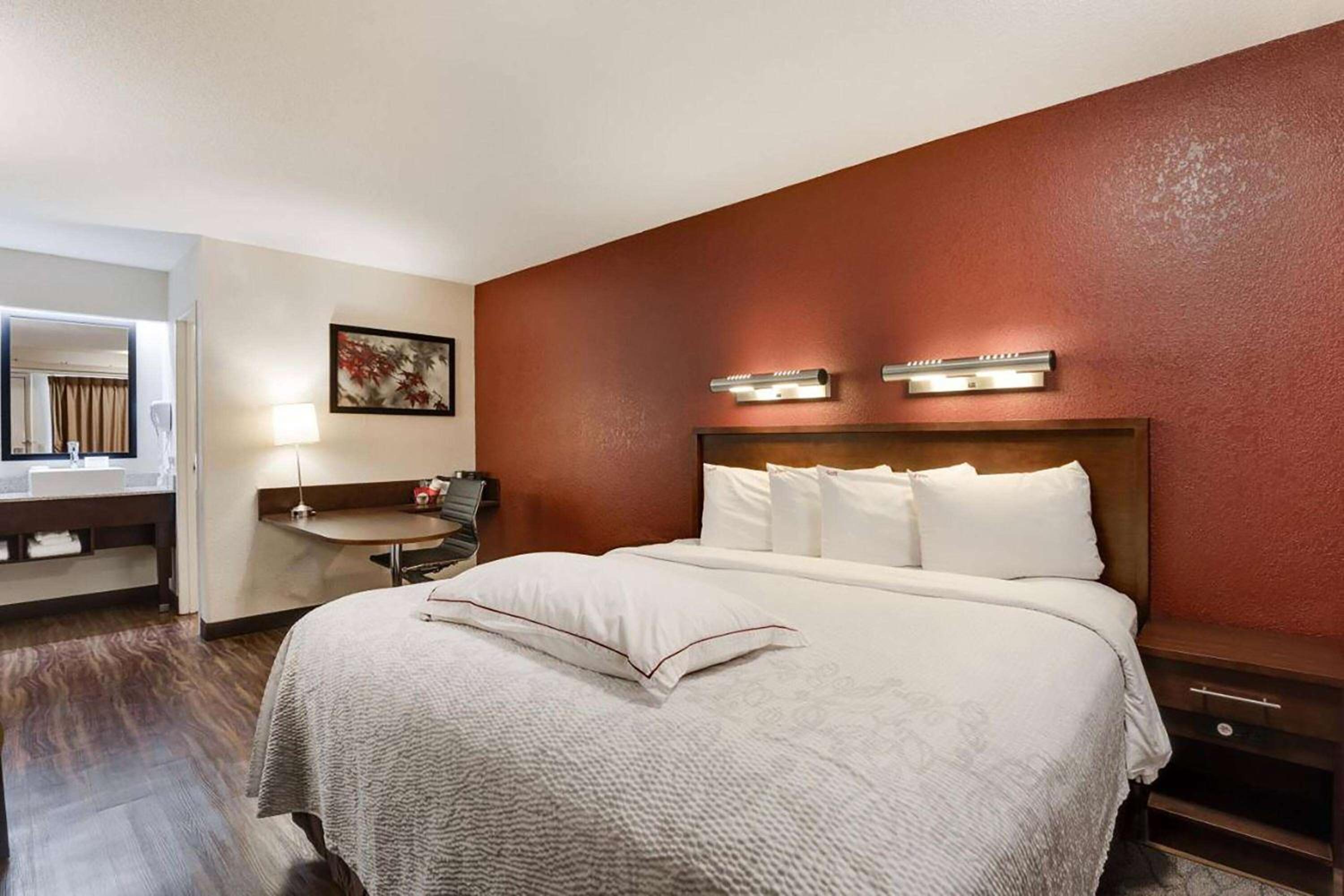 Superior King Room - Non-Smoking - Photo 3