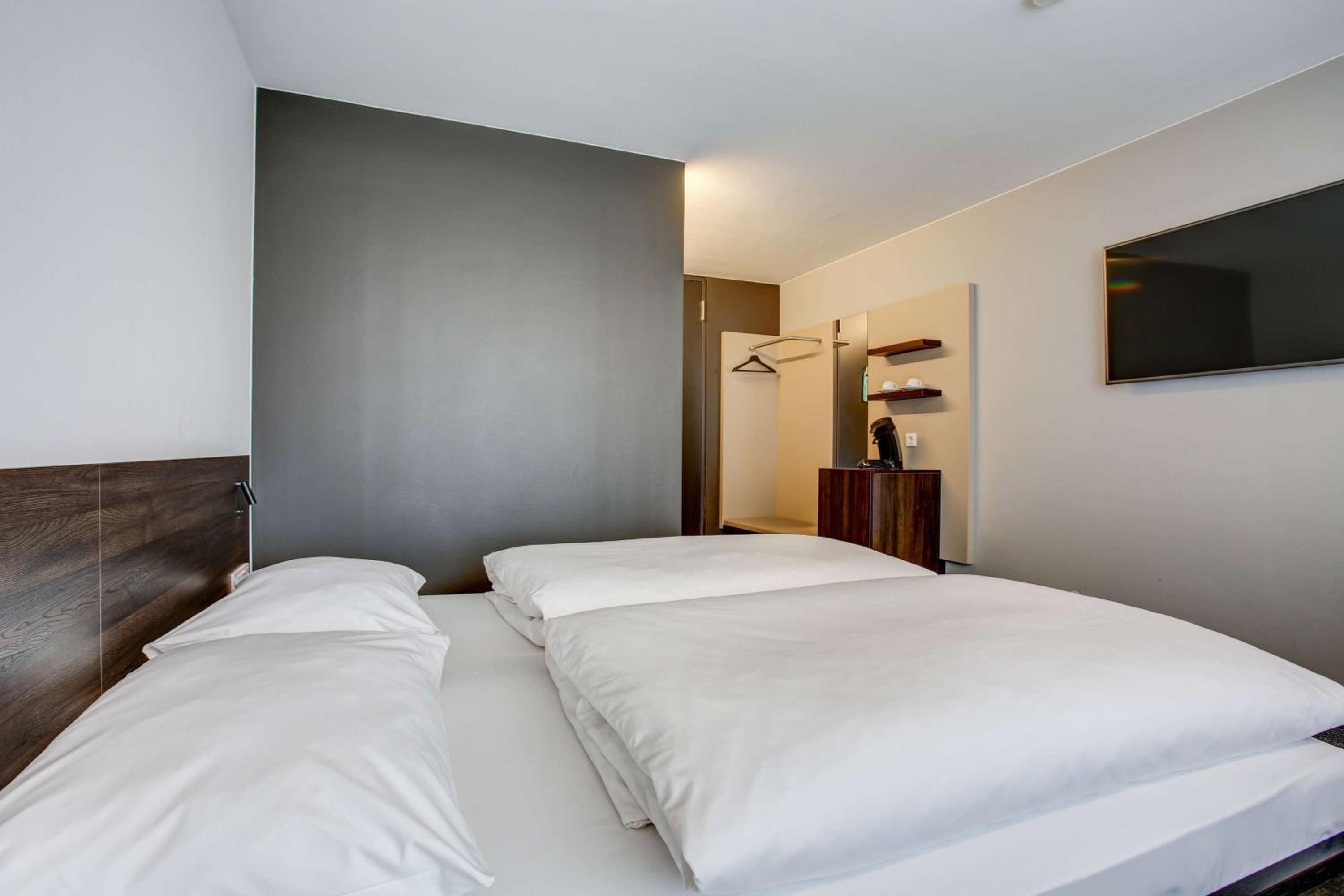 Standard Double Room photo 3