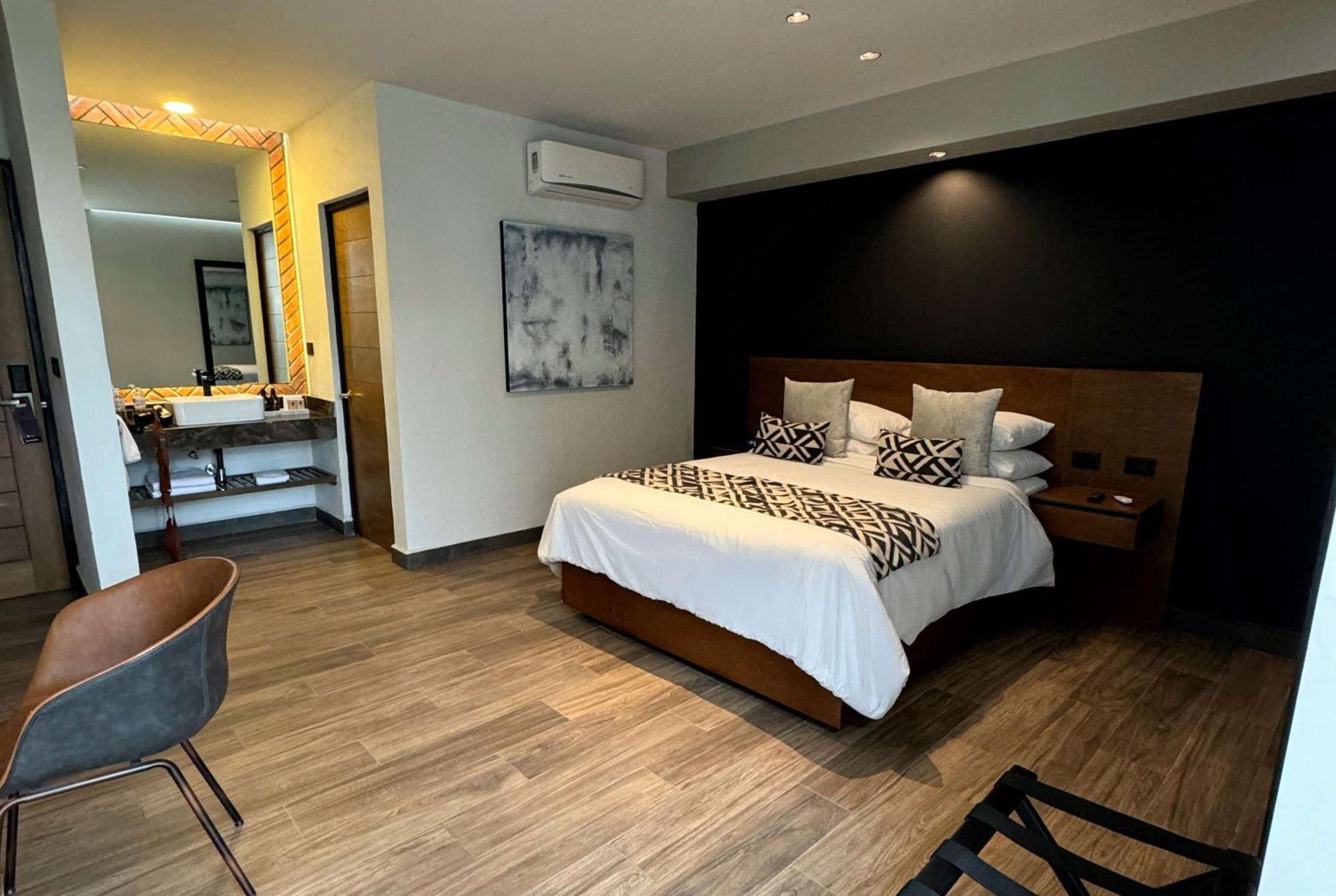 Concept Room with Two Queen Beds - Non-Smoking - Photo 2