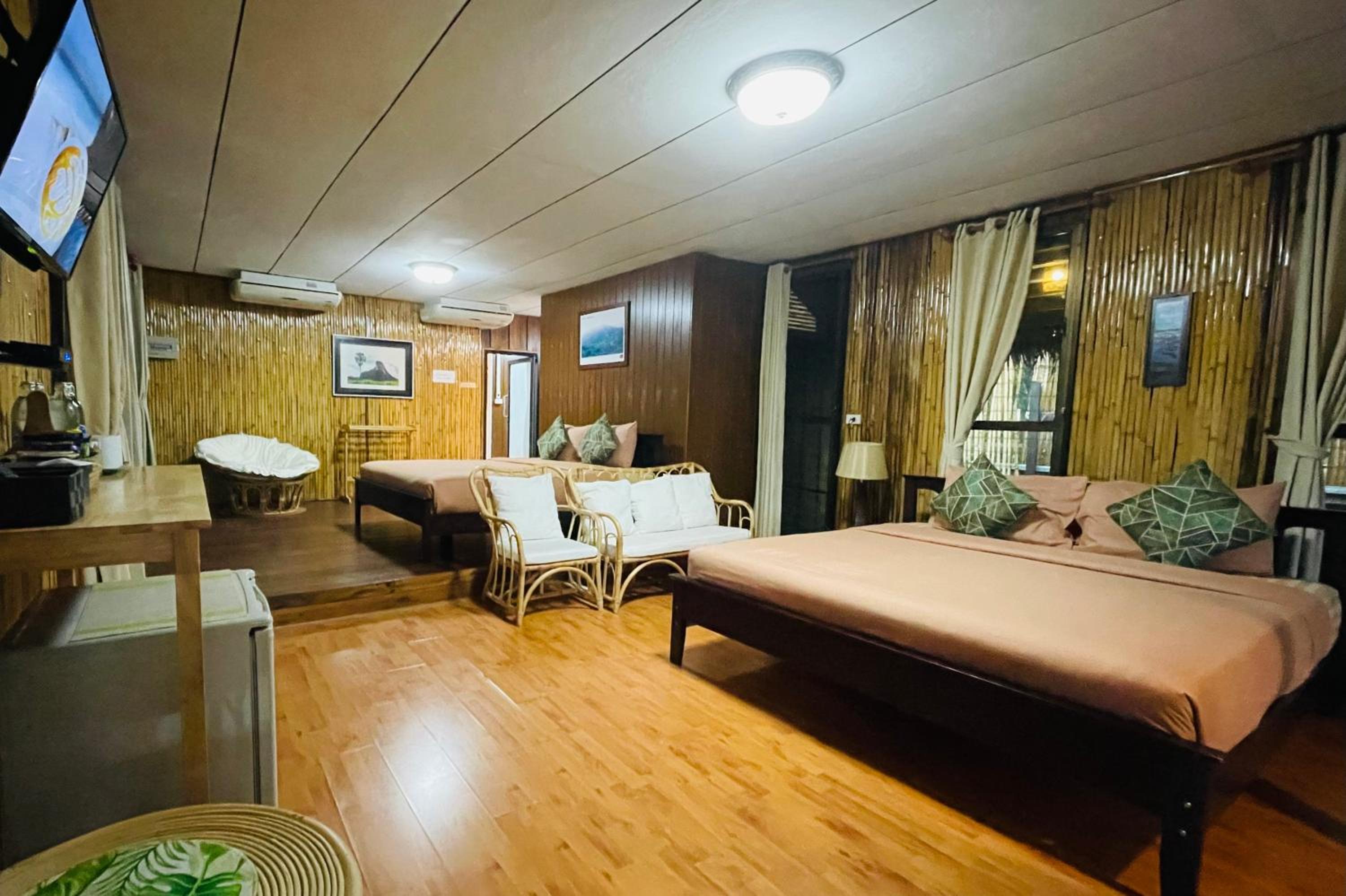 Deluxe Family Room