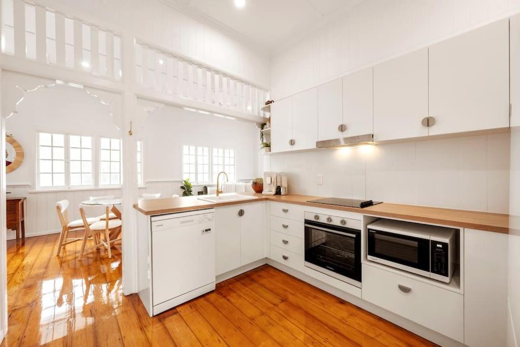 Three-Bedroom House photo 3