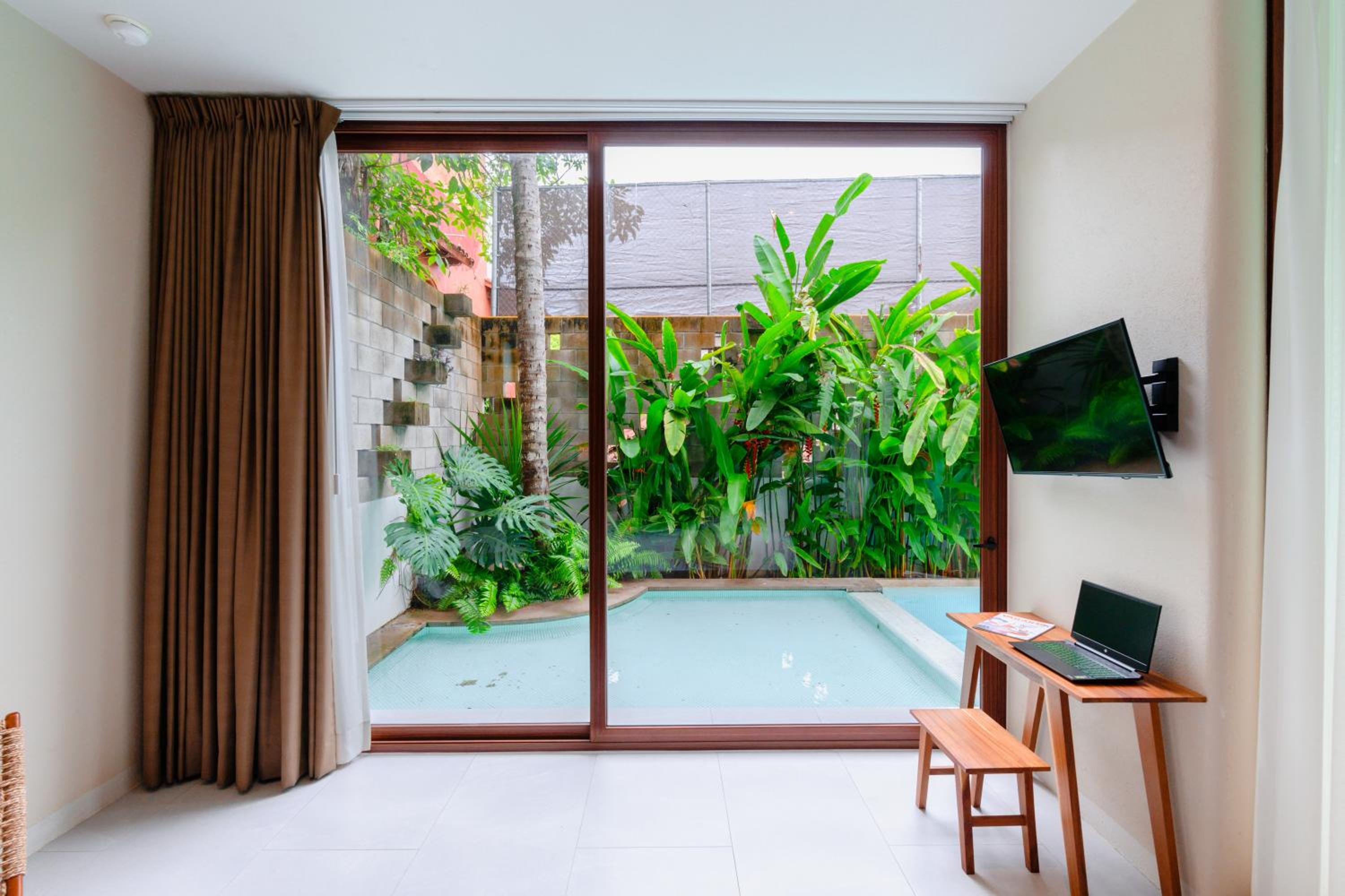Executive Suite - Photo 10