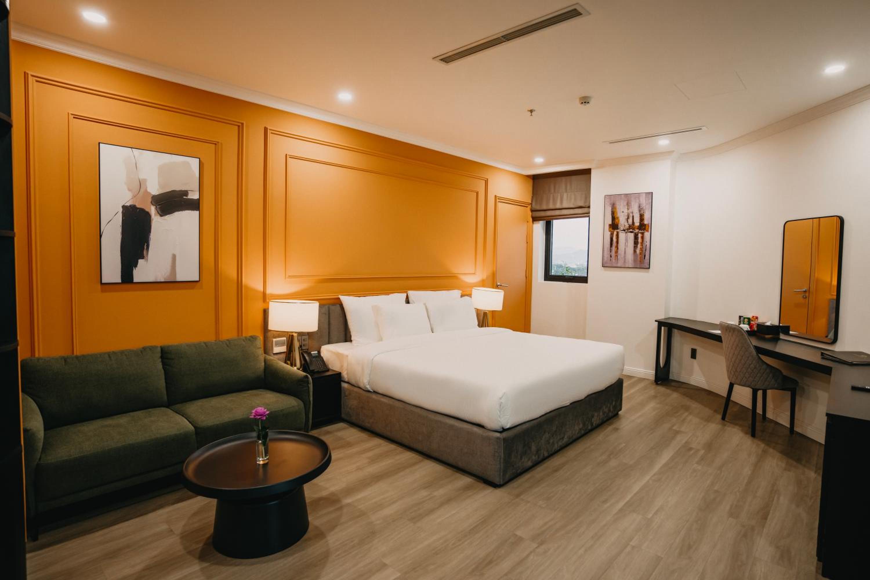 Family Suite With Balcony - Photo 8