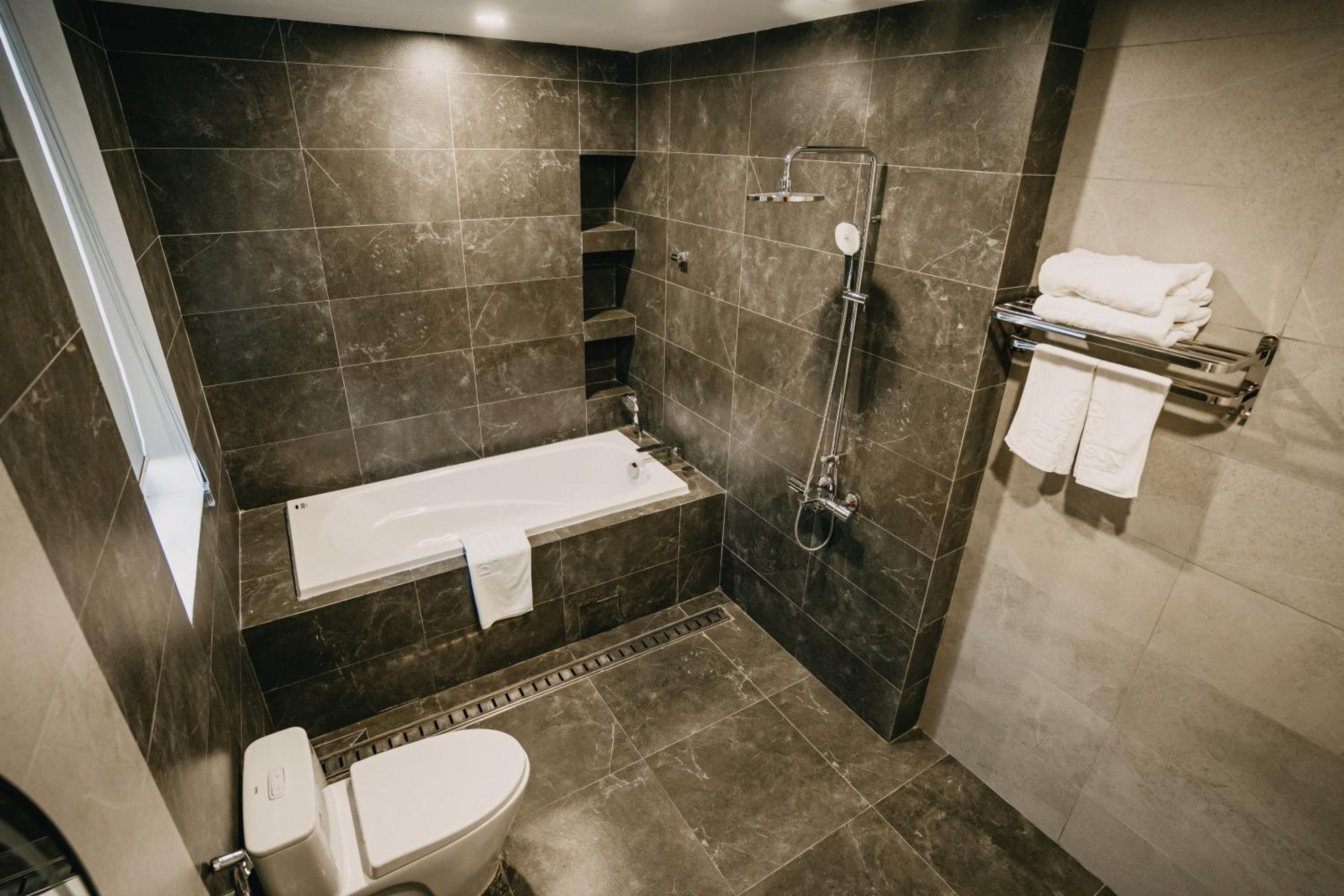 Family Suite With Balcony - Photo 13
