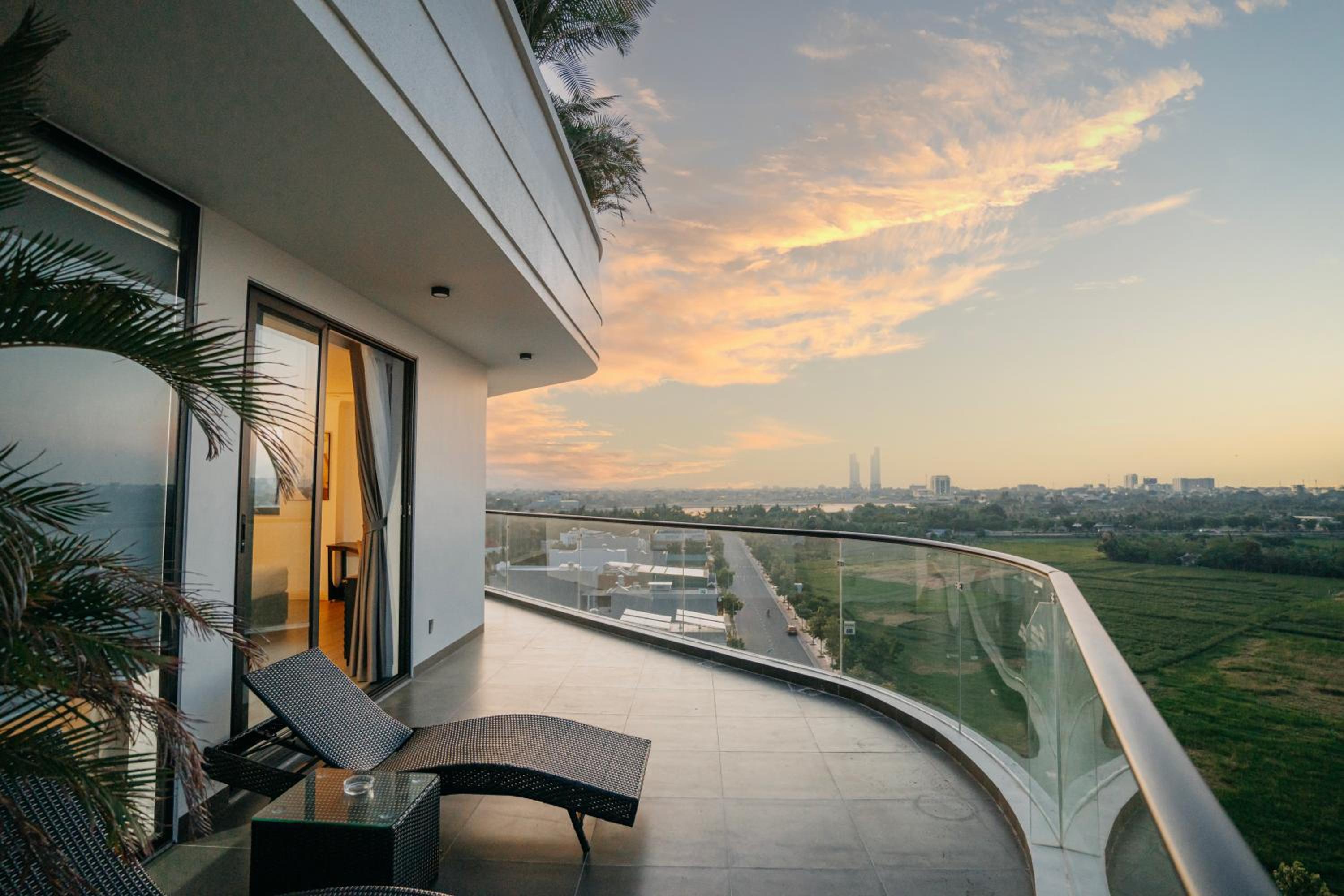 Family Suite With Balcony - Photo 9