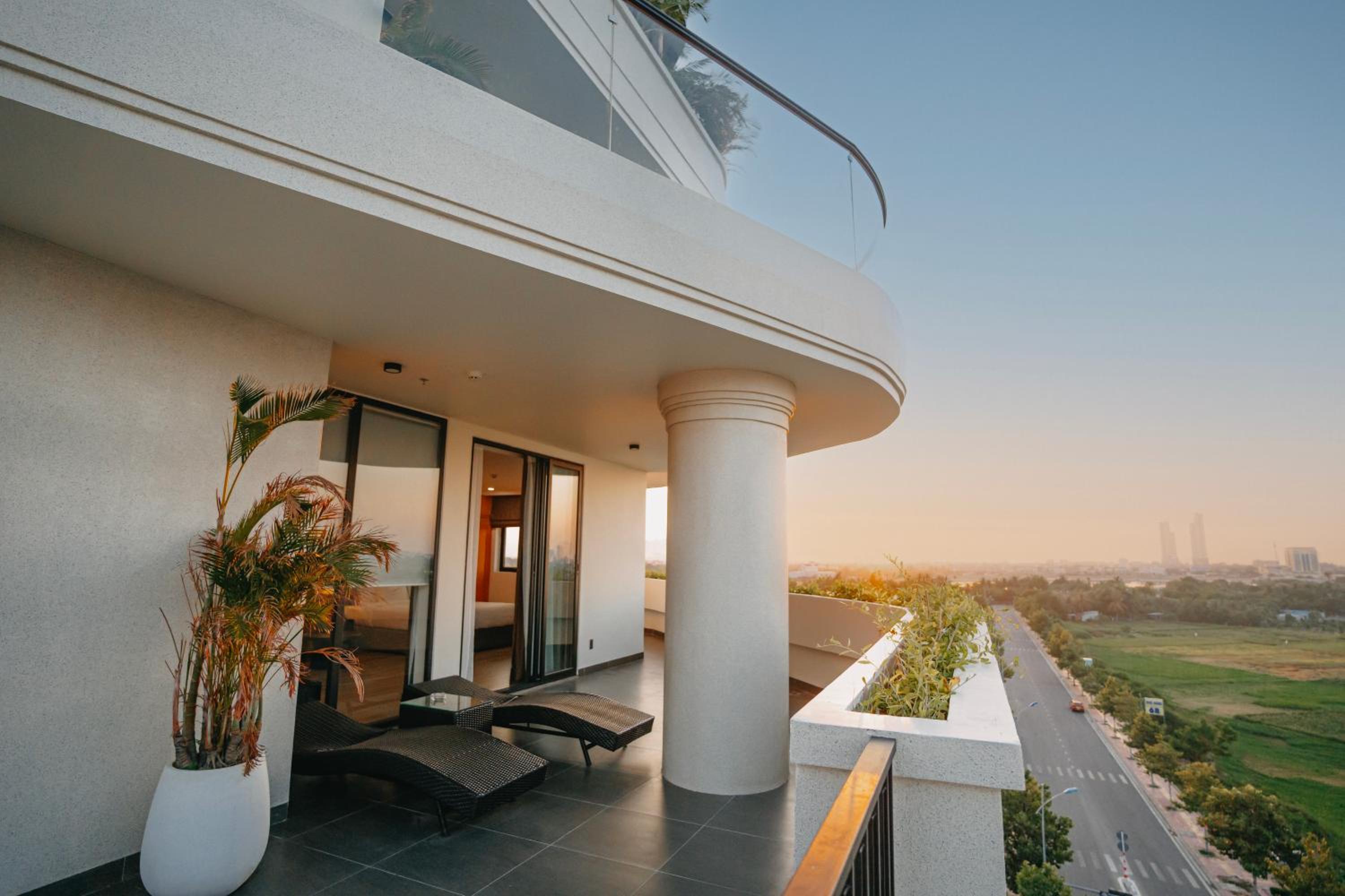 Family Suite With Balcony - Photo 6