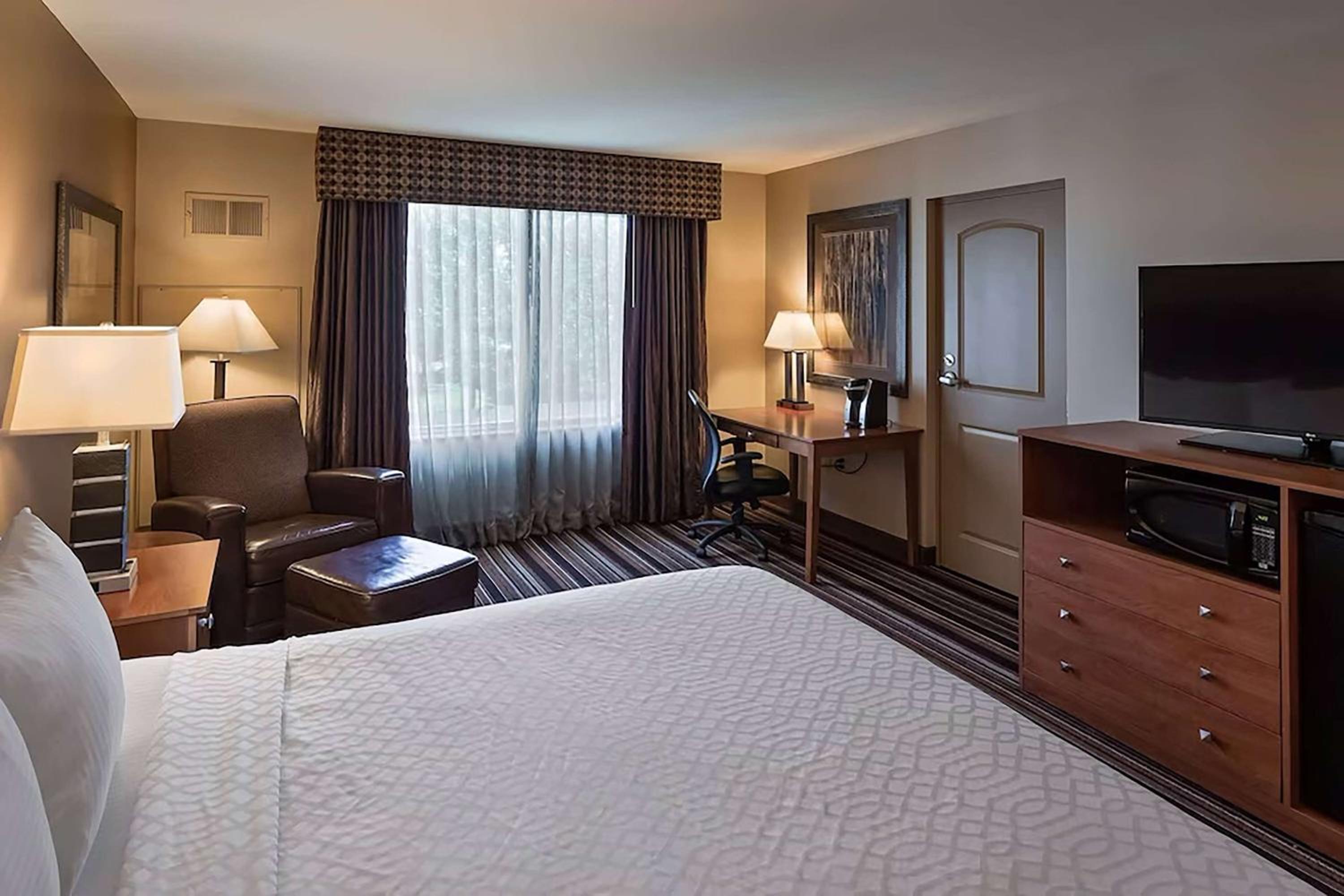 King Room - Non-Smoking - Photo 12