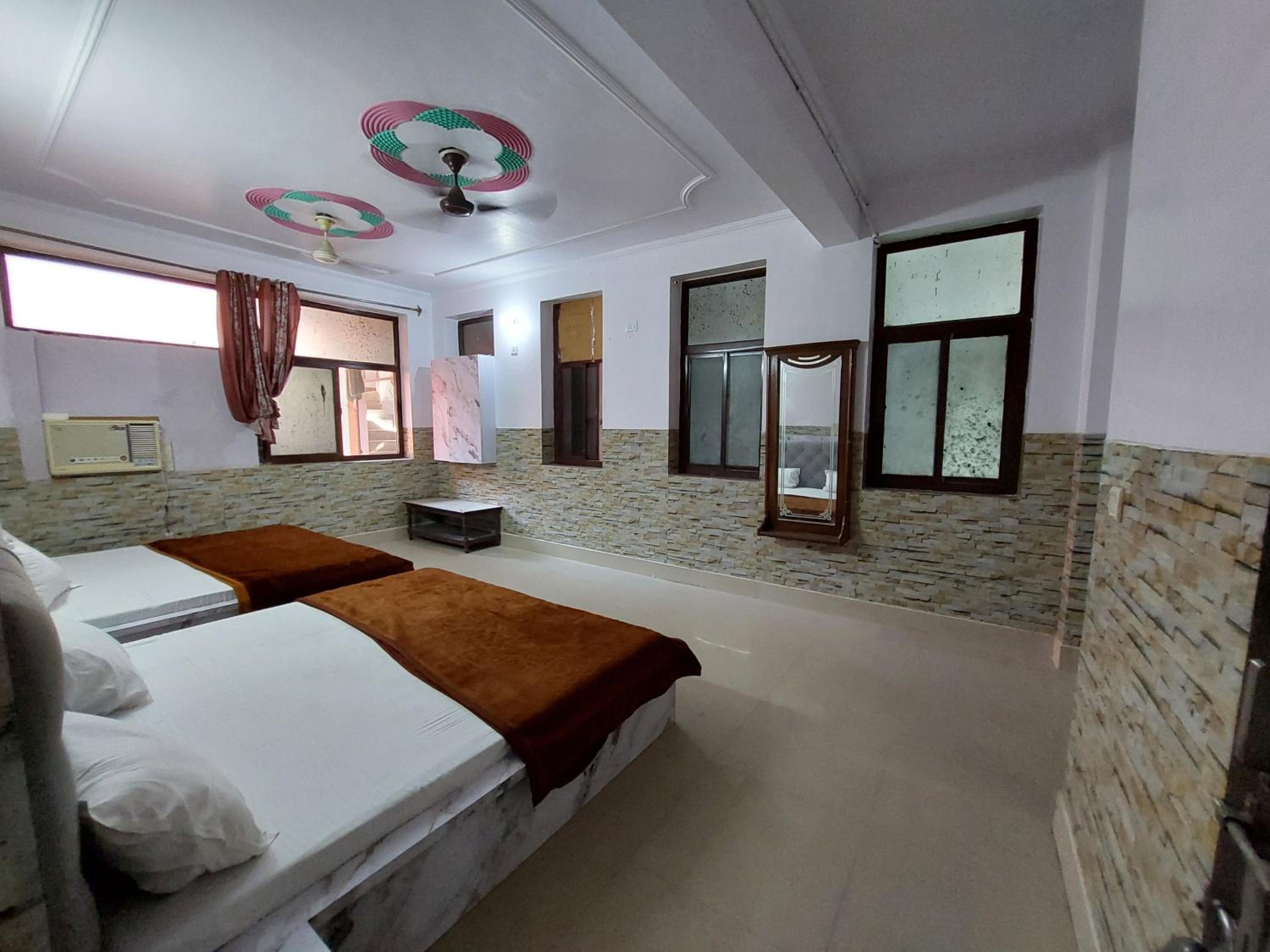Deluxe Queen Suite