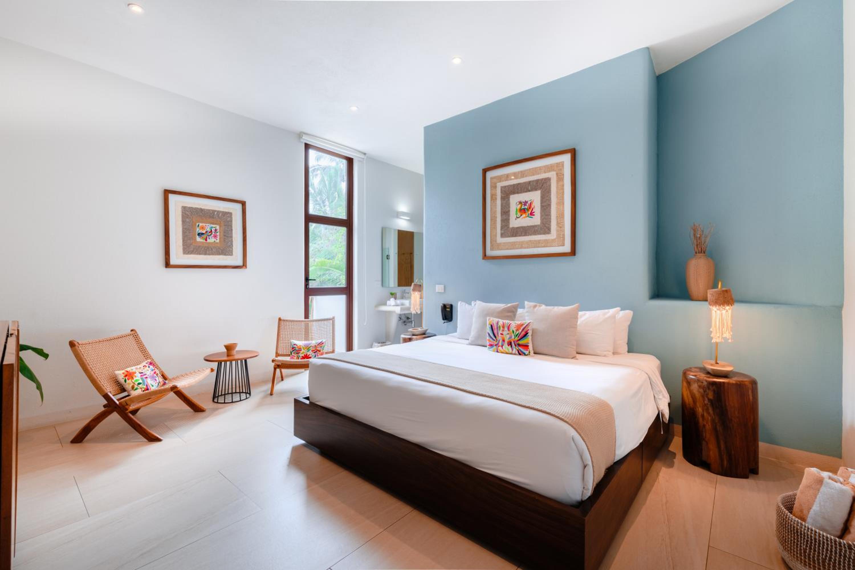 Deluxe King Suite - Photo 23