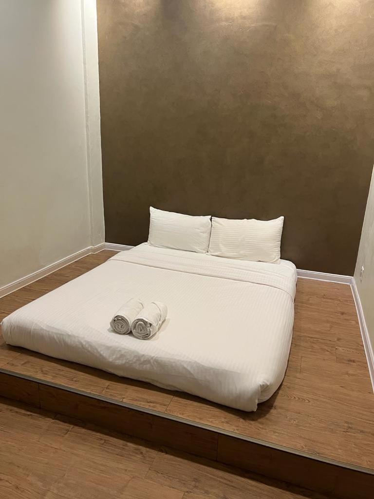 Double or Twin Room with Private Bathroom - Photo 7