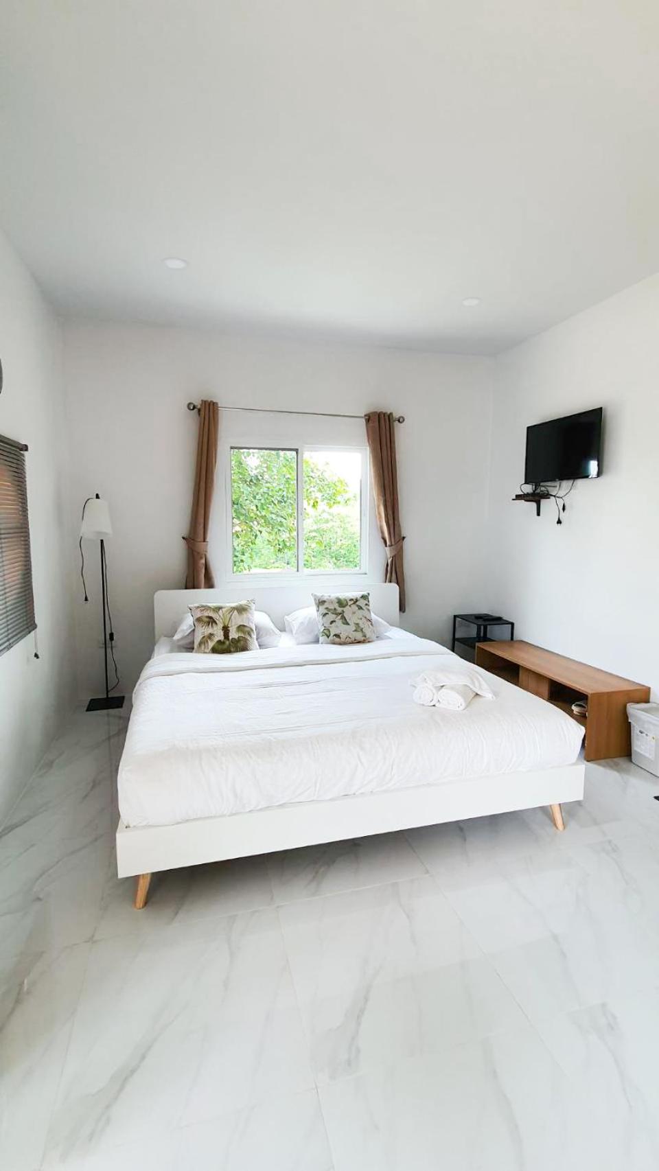Deluxe King Room photo 1
