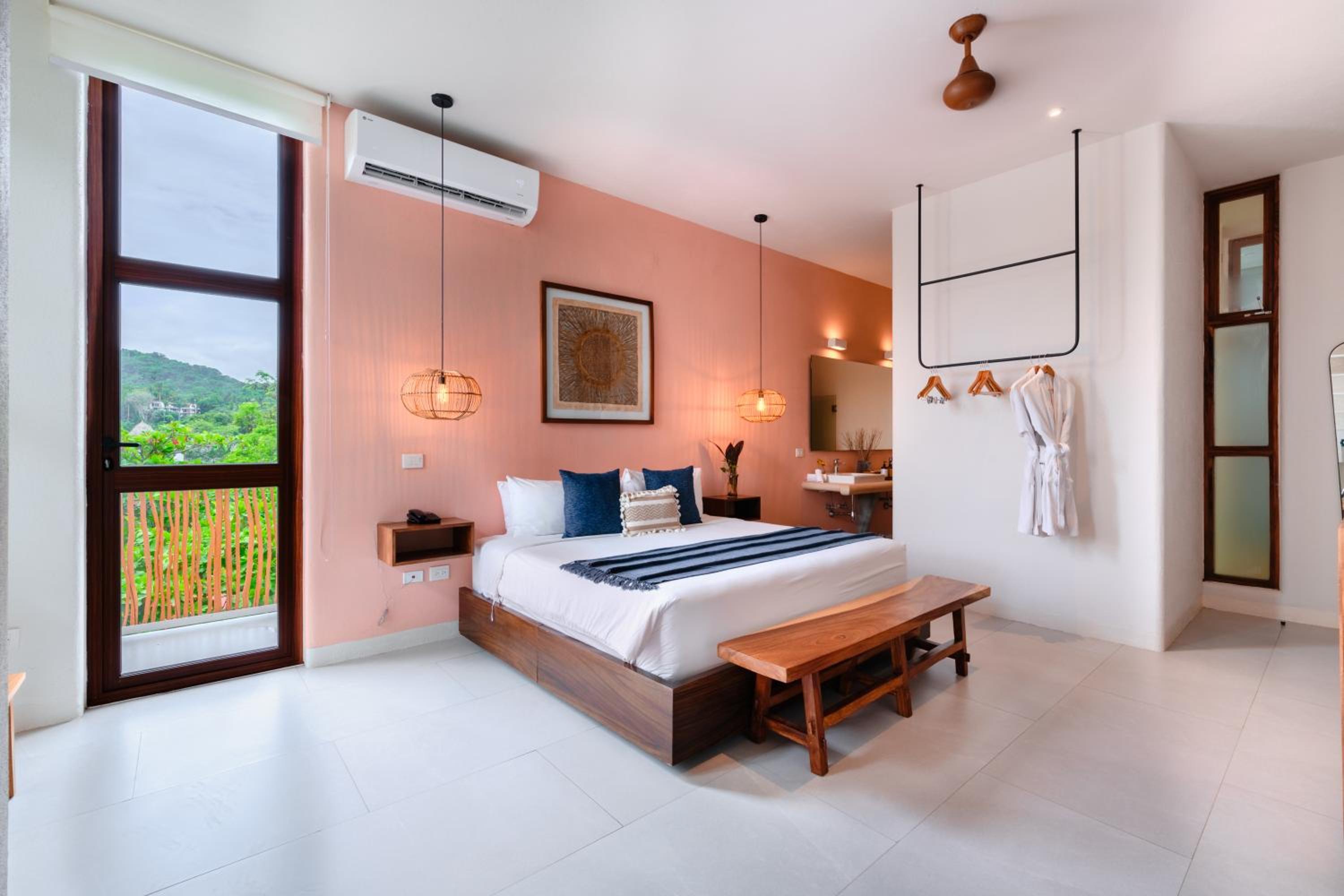 Deluxe King Suite - Photo 5