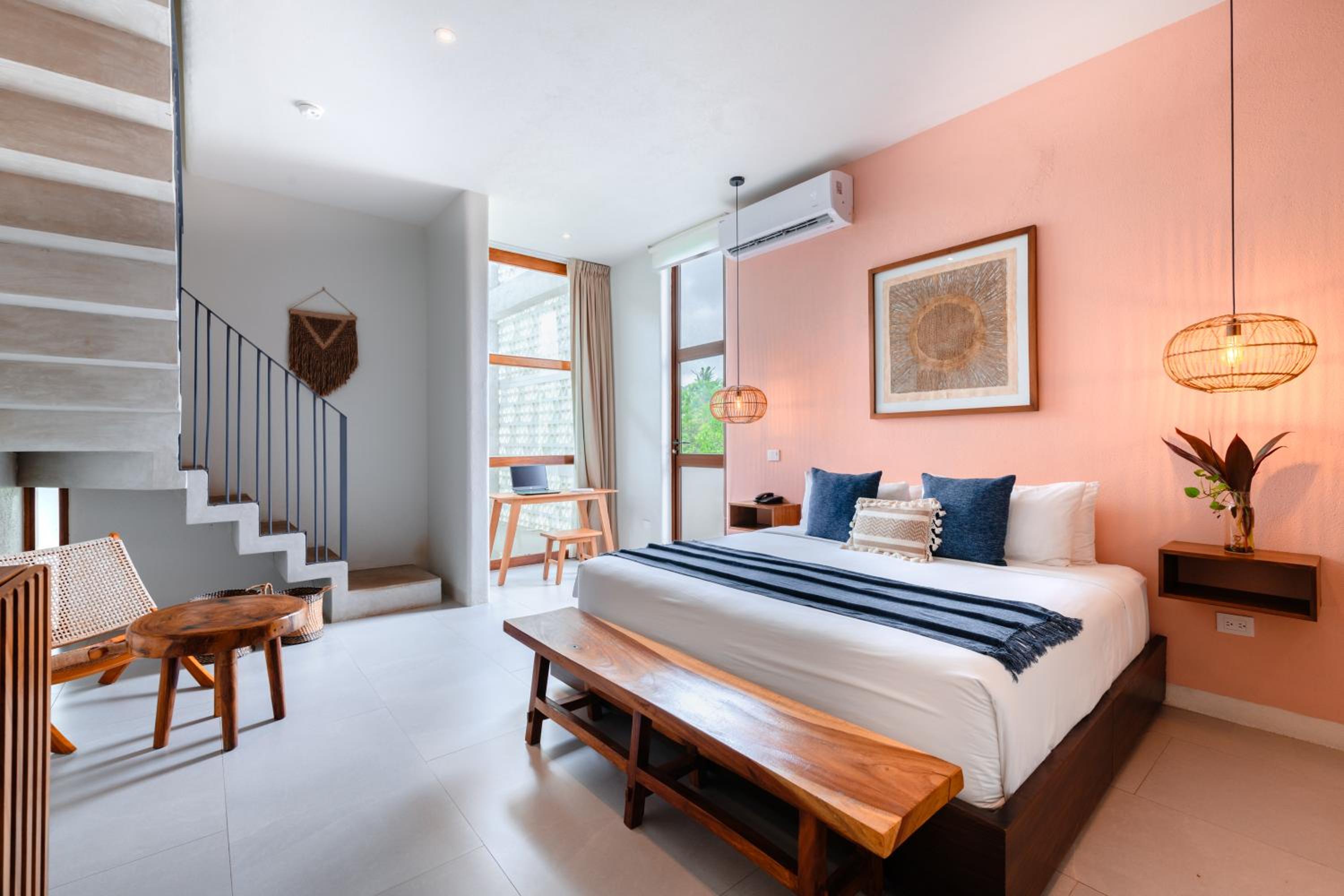 Deluxe King Suite - Photo 2