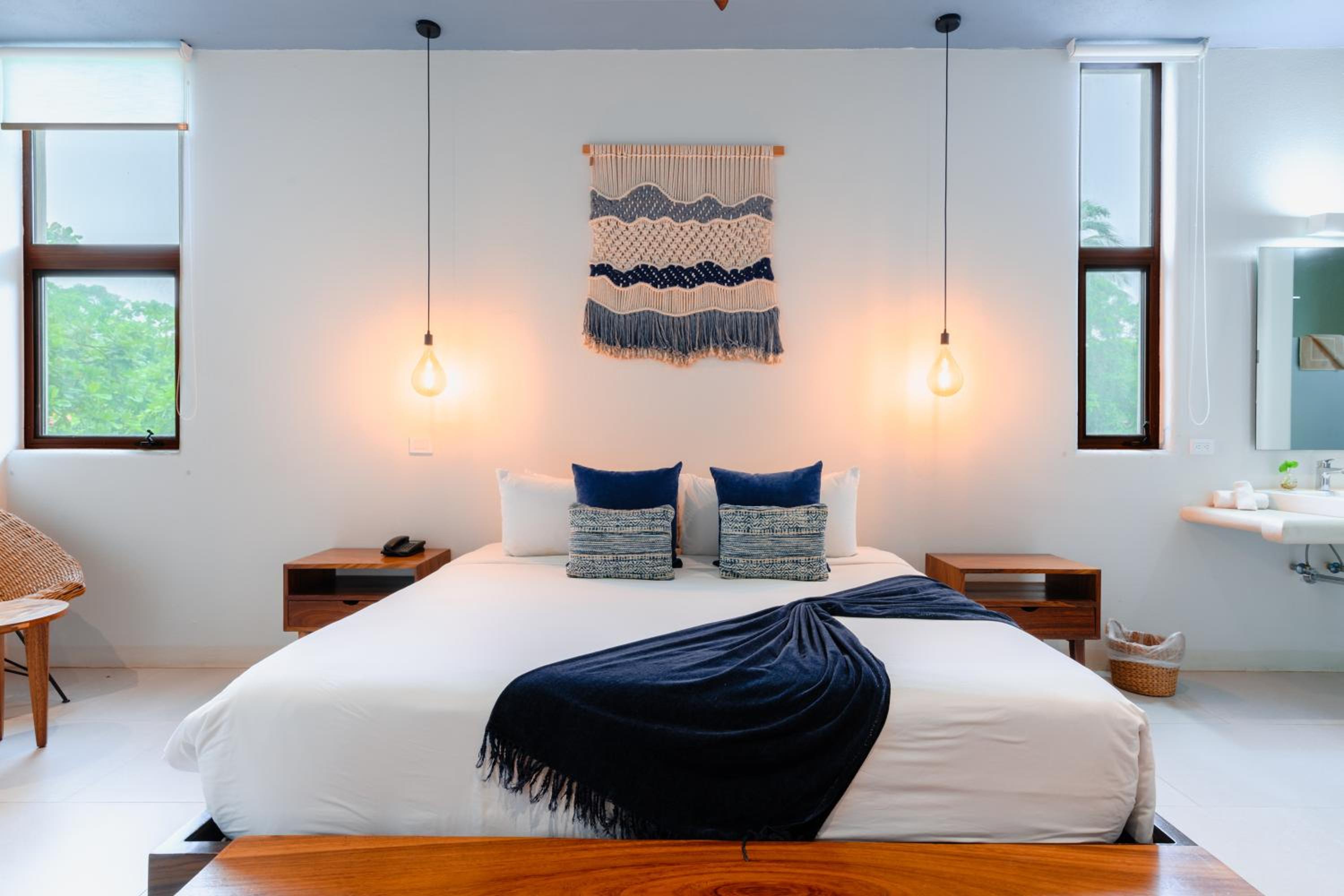 Deluxe King Suite - Photo 14