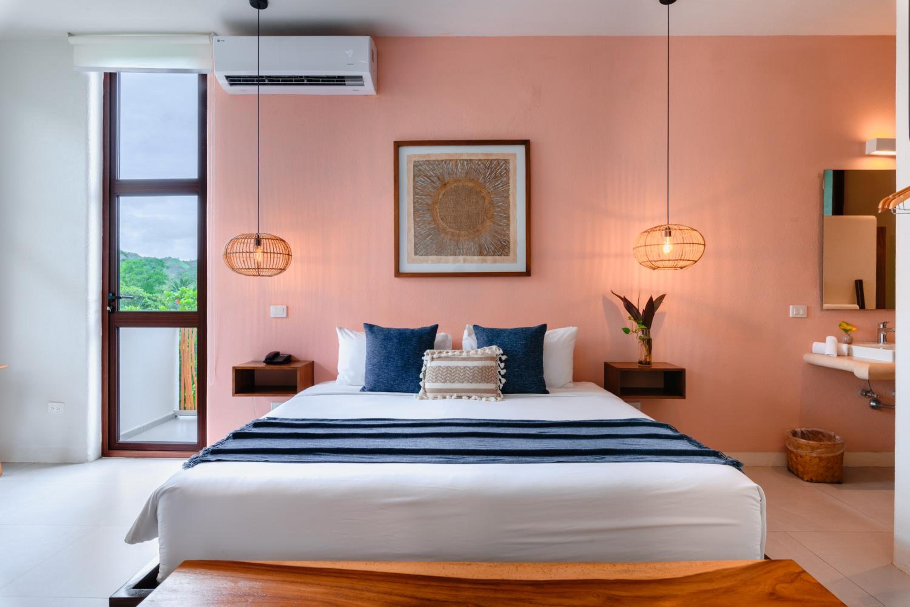 Deluxe King Suite - Photo 4
