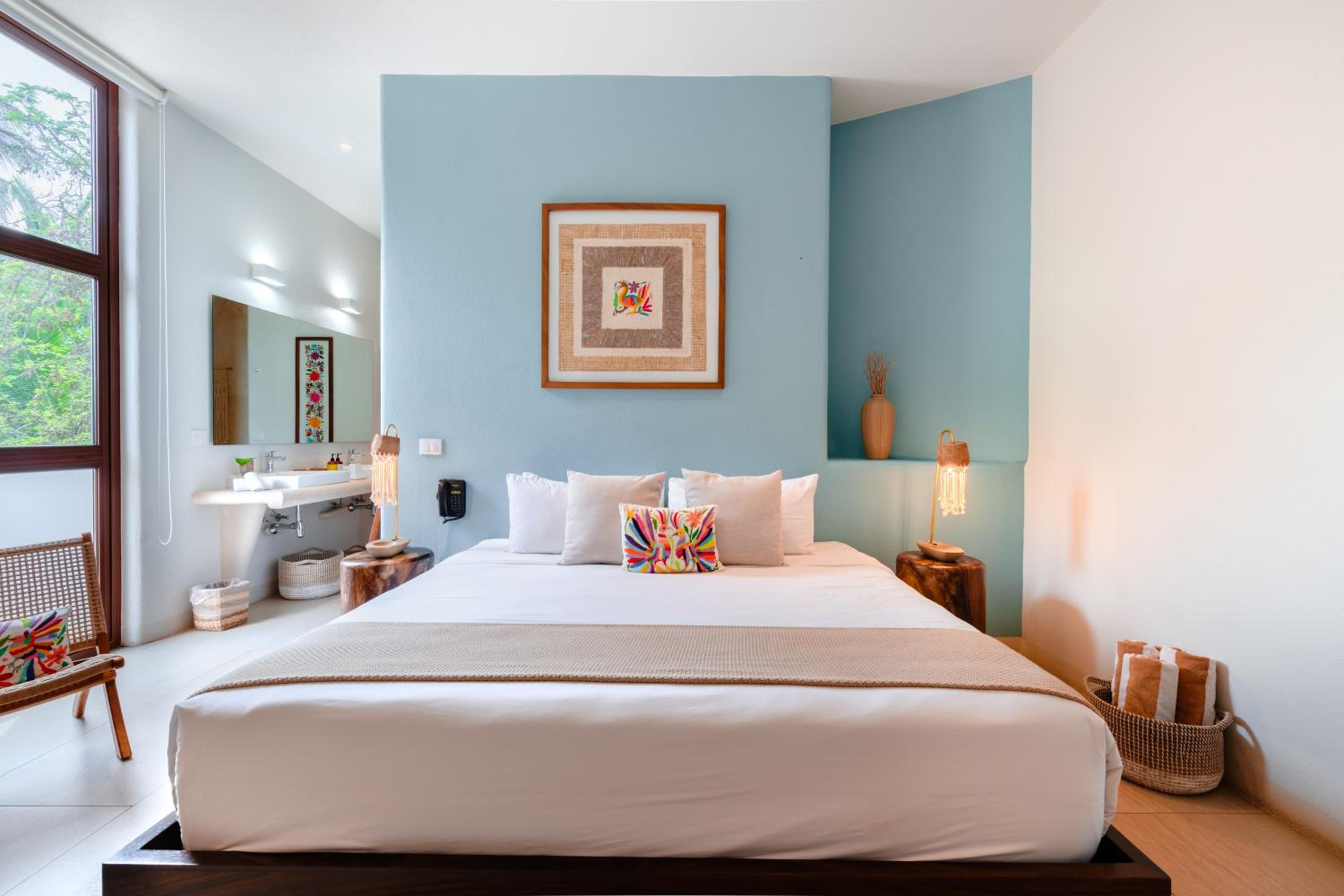 Deluxe King Suite - Photo 22