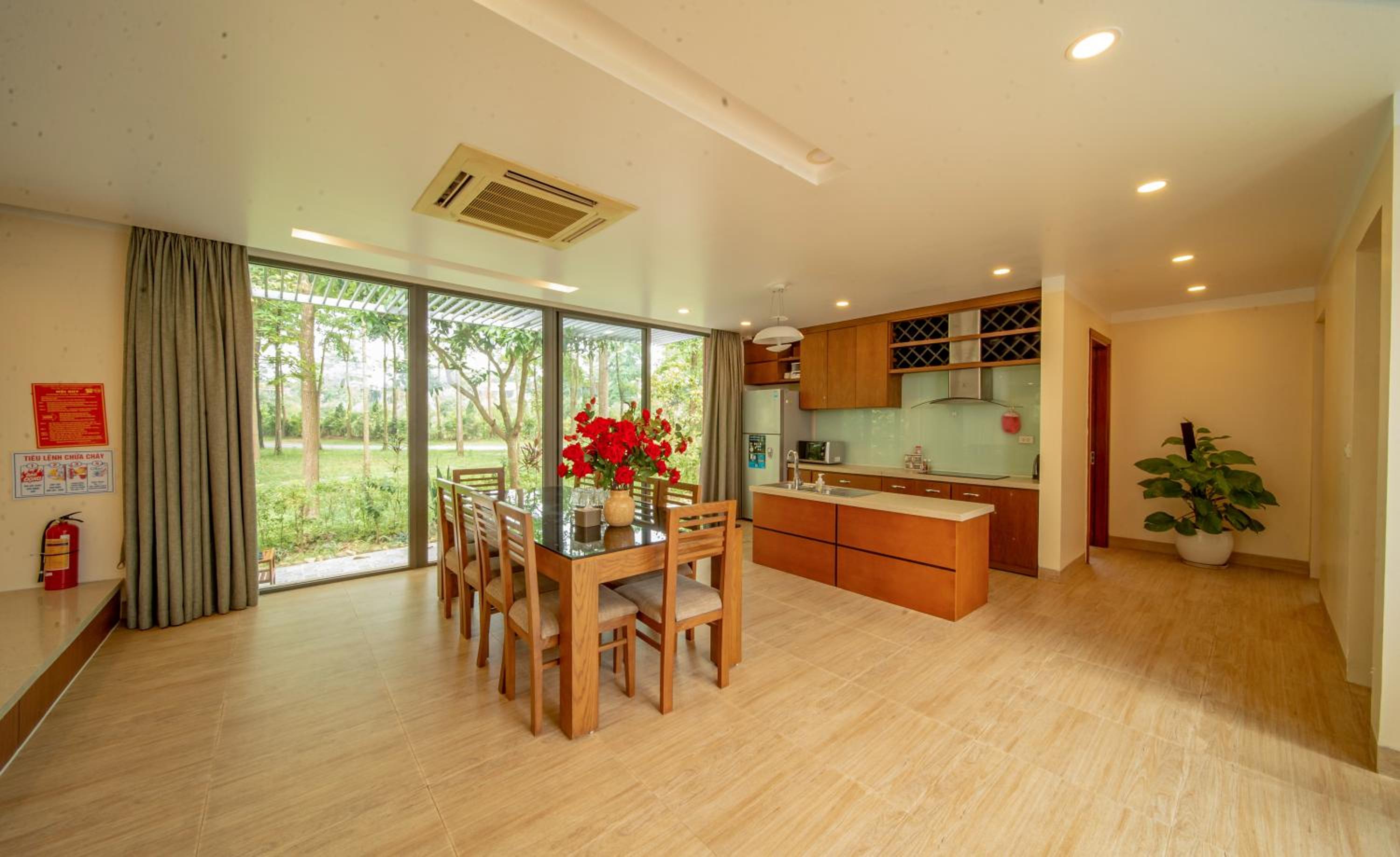 Three-Bedroom Villa - Photo 6